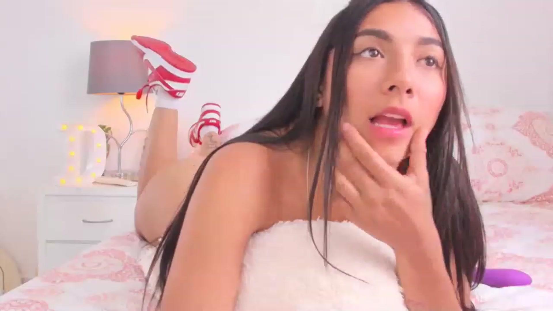 Gallery image thumbnail from Danna___'s myfreecams stream on, 03/04/2023, 16:54 image 8 of 20