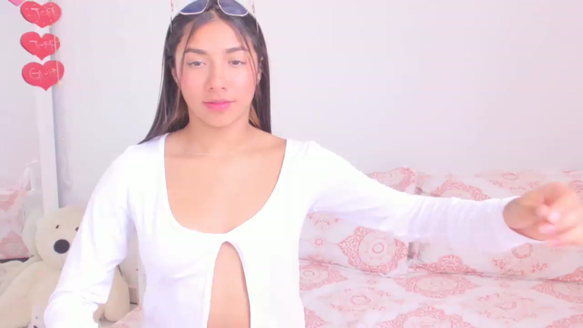 Gallery image thumbnail from Danna___'s myfreecams stream on, 03/10/2023, 16:08 image 16 of 20