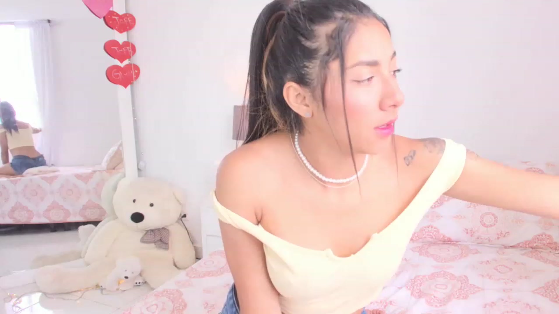 Gallery image thumbnail from Danna___'s myfreecams stream on, 03/13/2023, 16:13 image 20 of 20