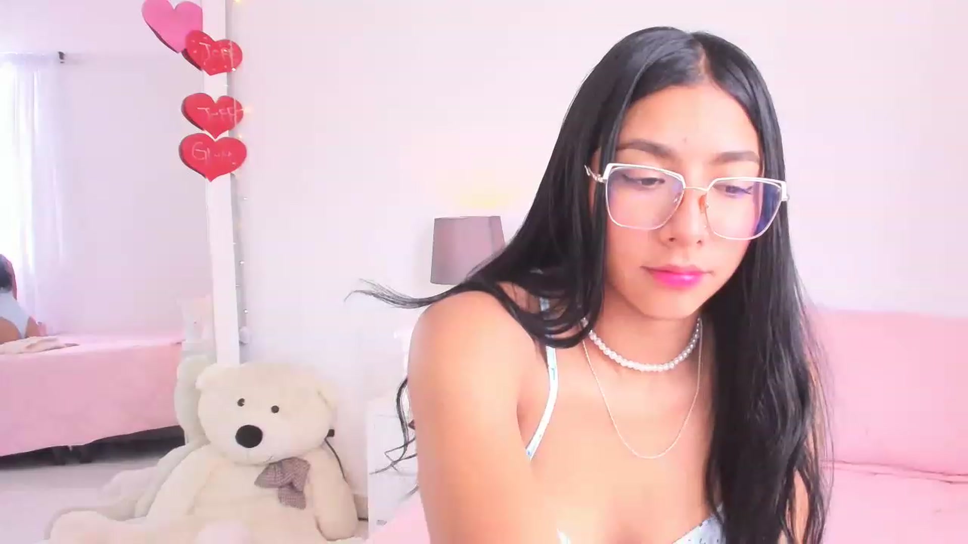 Gallery image thumbnail from Danna___'s myfreecams stream on, 03/25/2023, 17:05 image 17 of 20