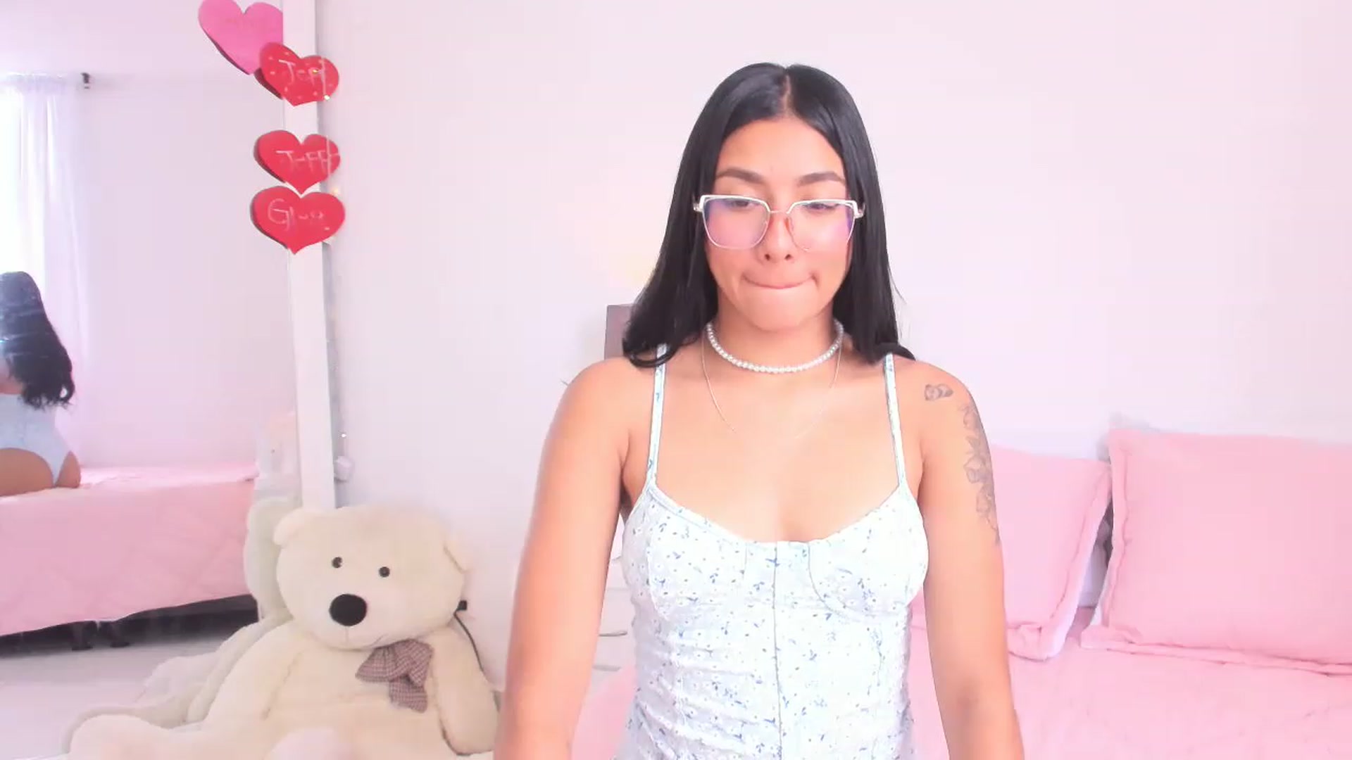 Gallery image thumbnail from Danna___'s myfreecams stream on, 03/25/2023, 17:05 image 18 of 20