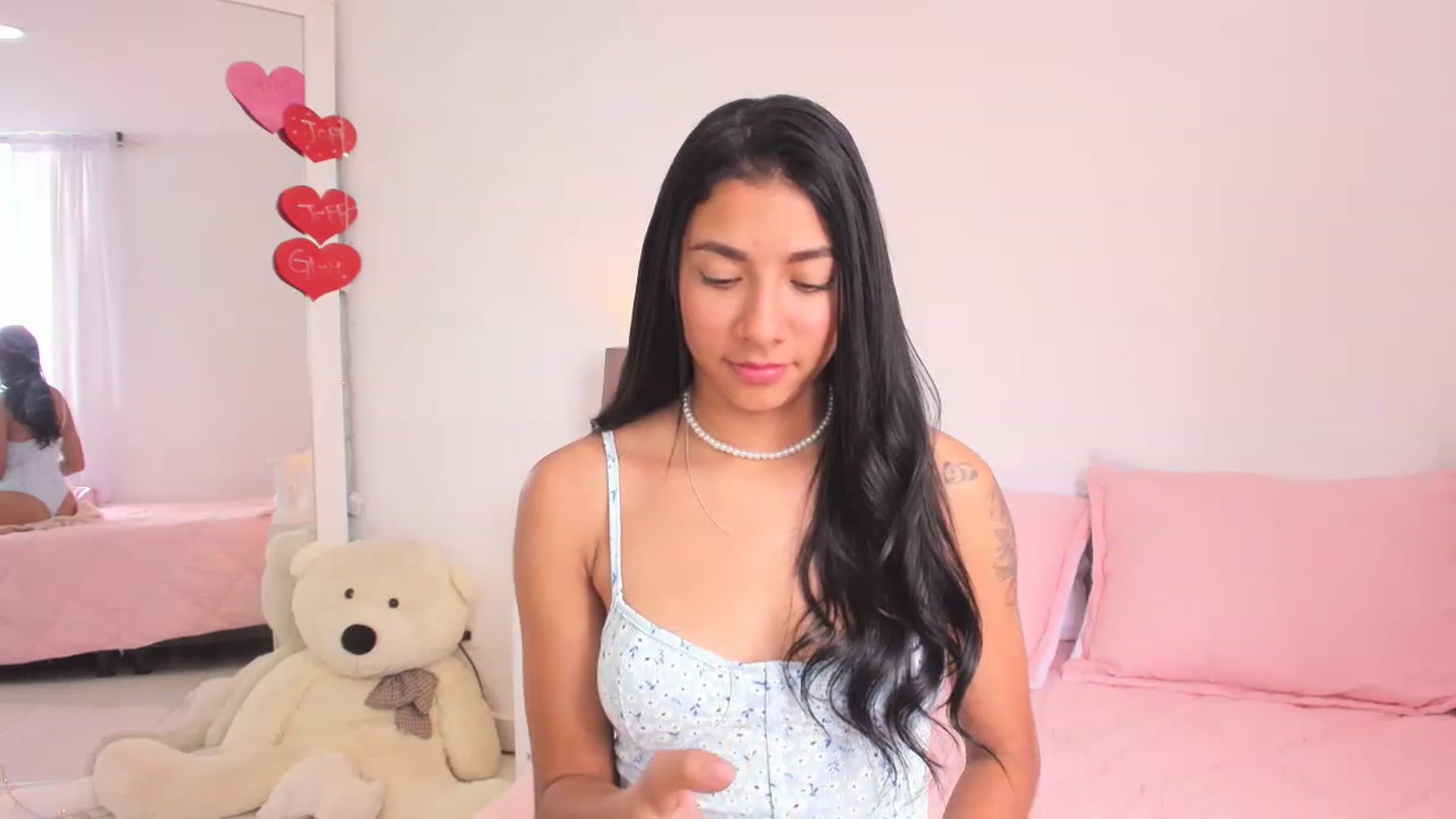 Gallery image thumbnail from Danna___'s myfreecams stream on, 03/25/2023, 18:13 image 17 of 20