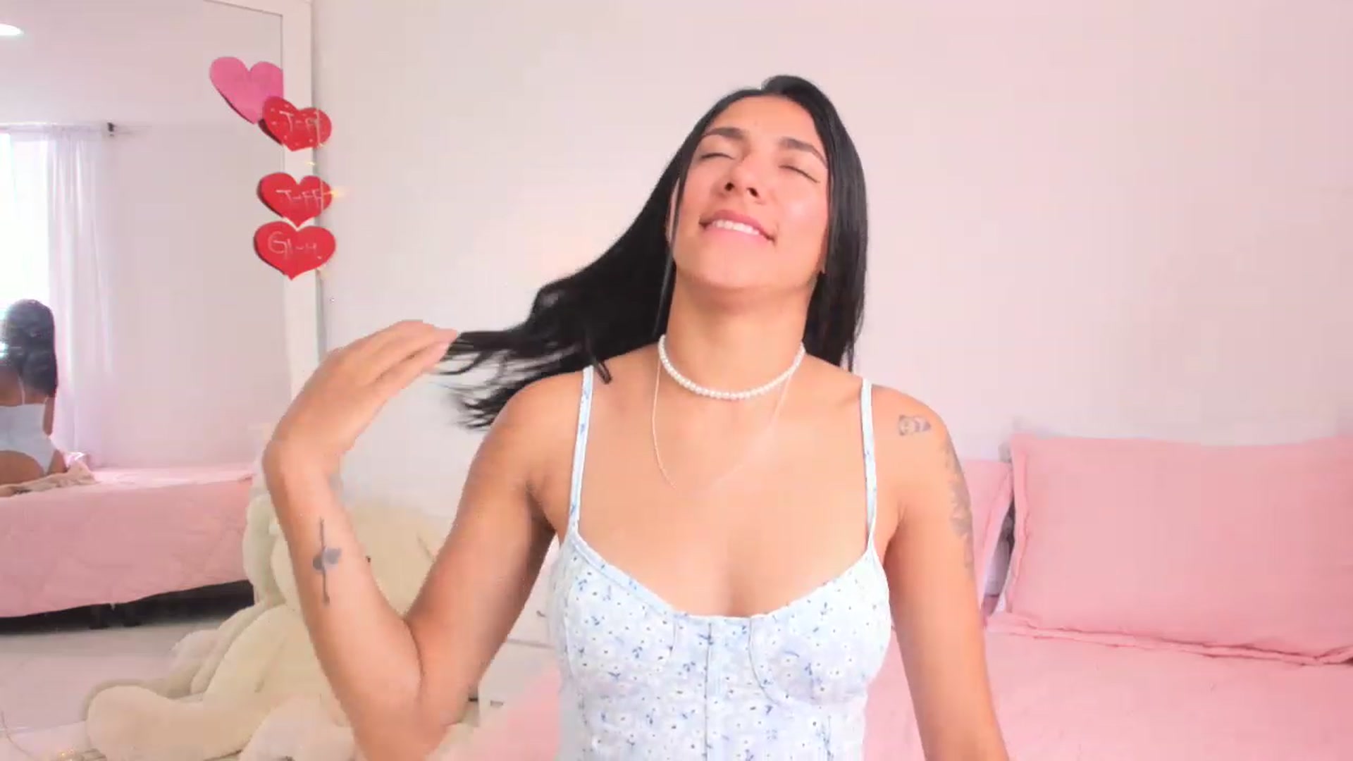 Gallery image thumbnail from Danna___'s myfreecams stream on, 03/25/2023, 18:13 image 16 of 20