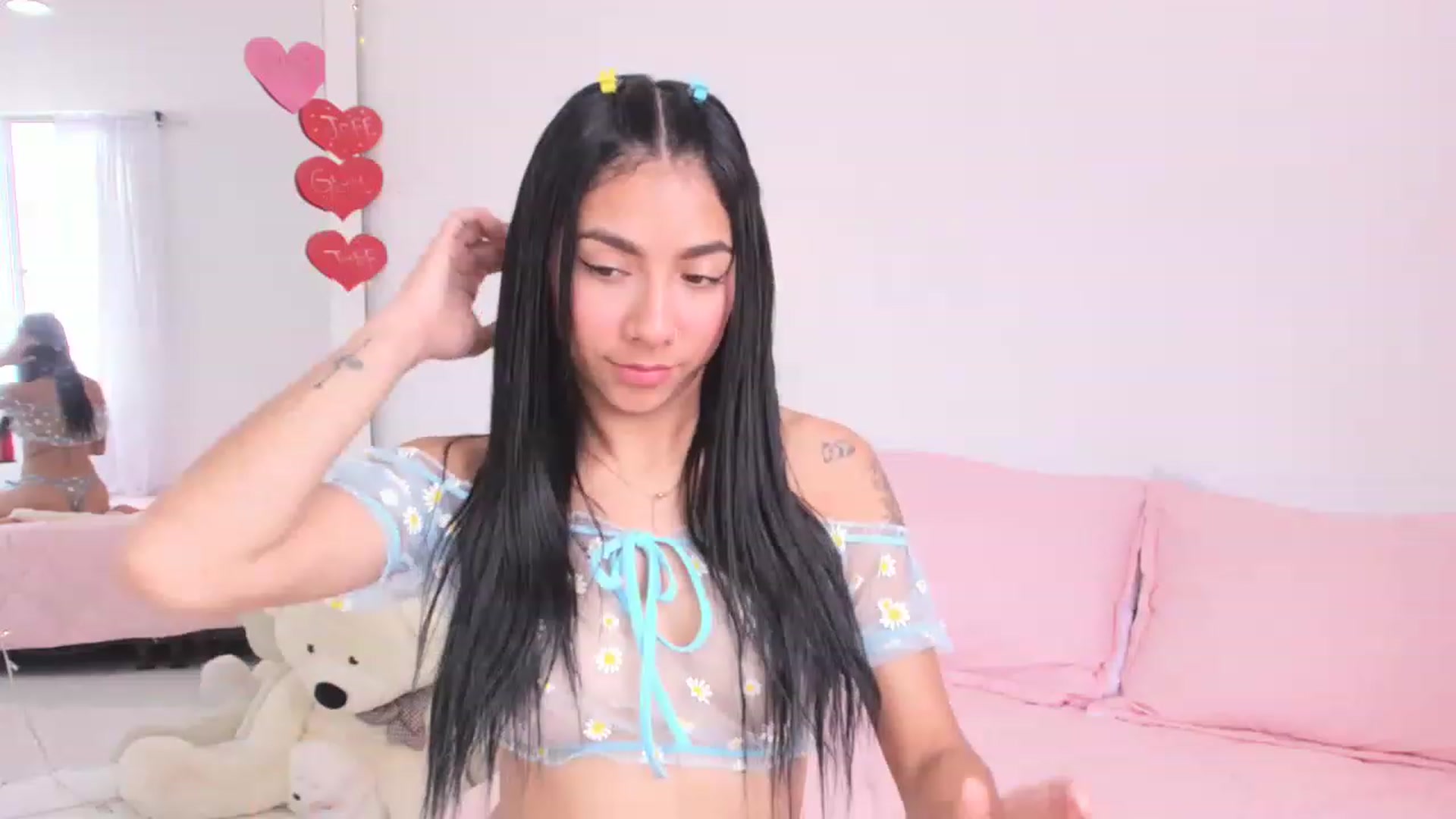 Gallery image thumbnail from Danna___'s myfreecams stream on, 03/31/2023, 16:50 image 6 of 20