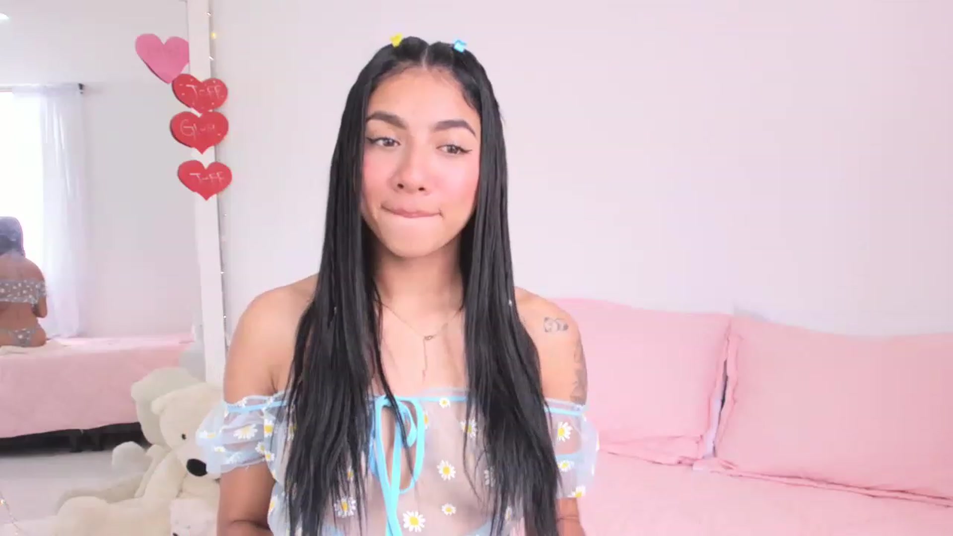 Gallery image thumbnail from Danna___'s myfreecams stream on, 03/31/2023, 16:50 image 2 of 20