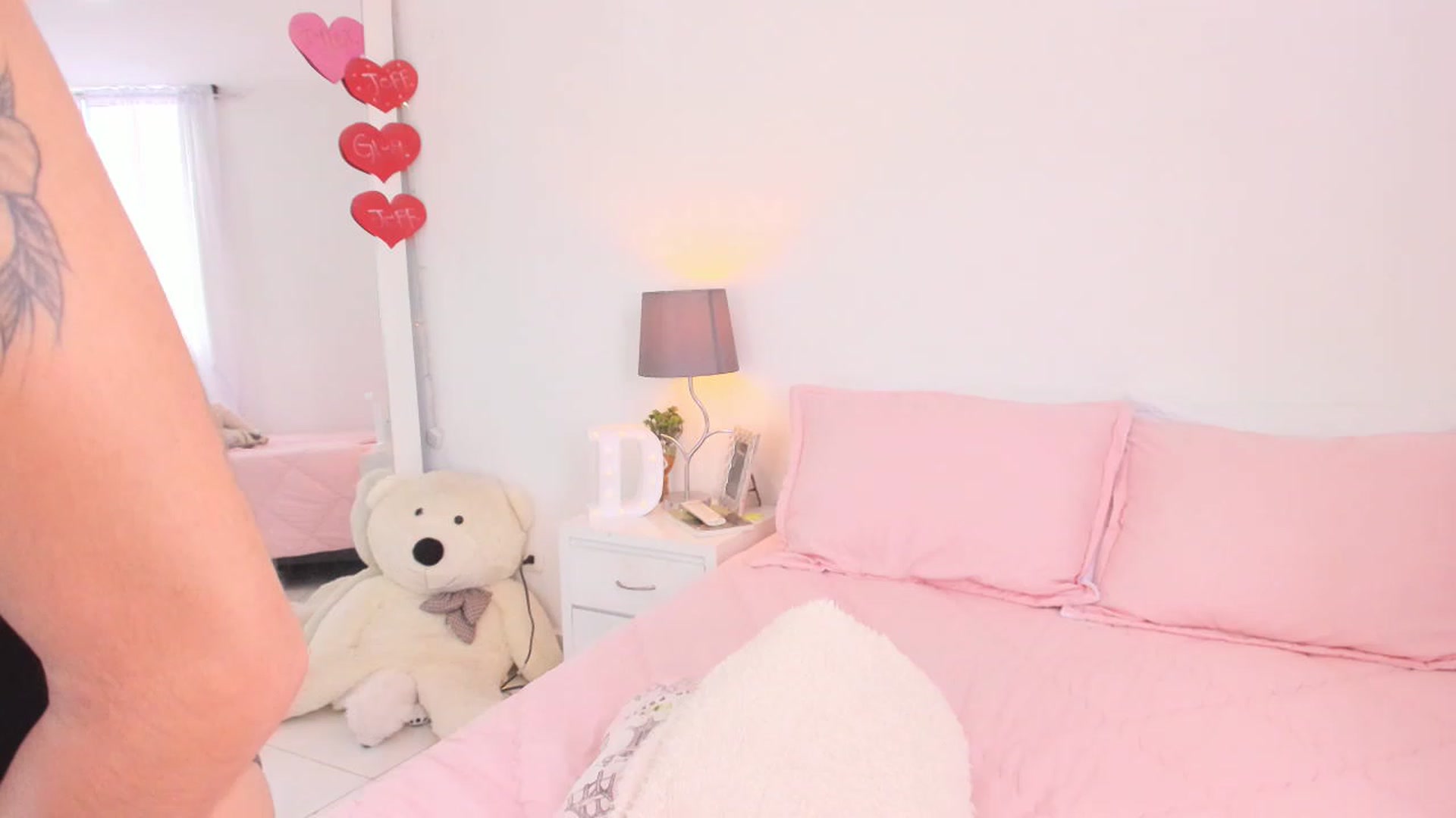 Gallery image thumbnail from Danna___'s myfreecams stream on, 04/01/2023, 17:42 image 17 of 20