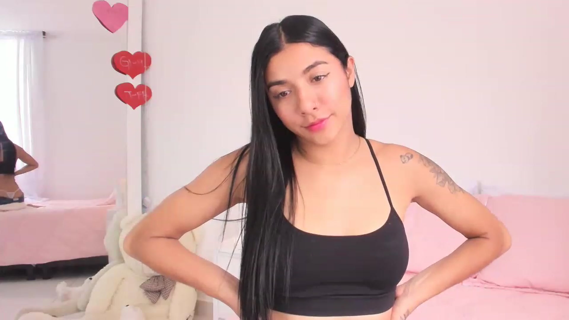 Gallery image thumbnail from Danna___'s myfreecams stream on, 04/05/2023, 17:25 image 18 of 20