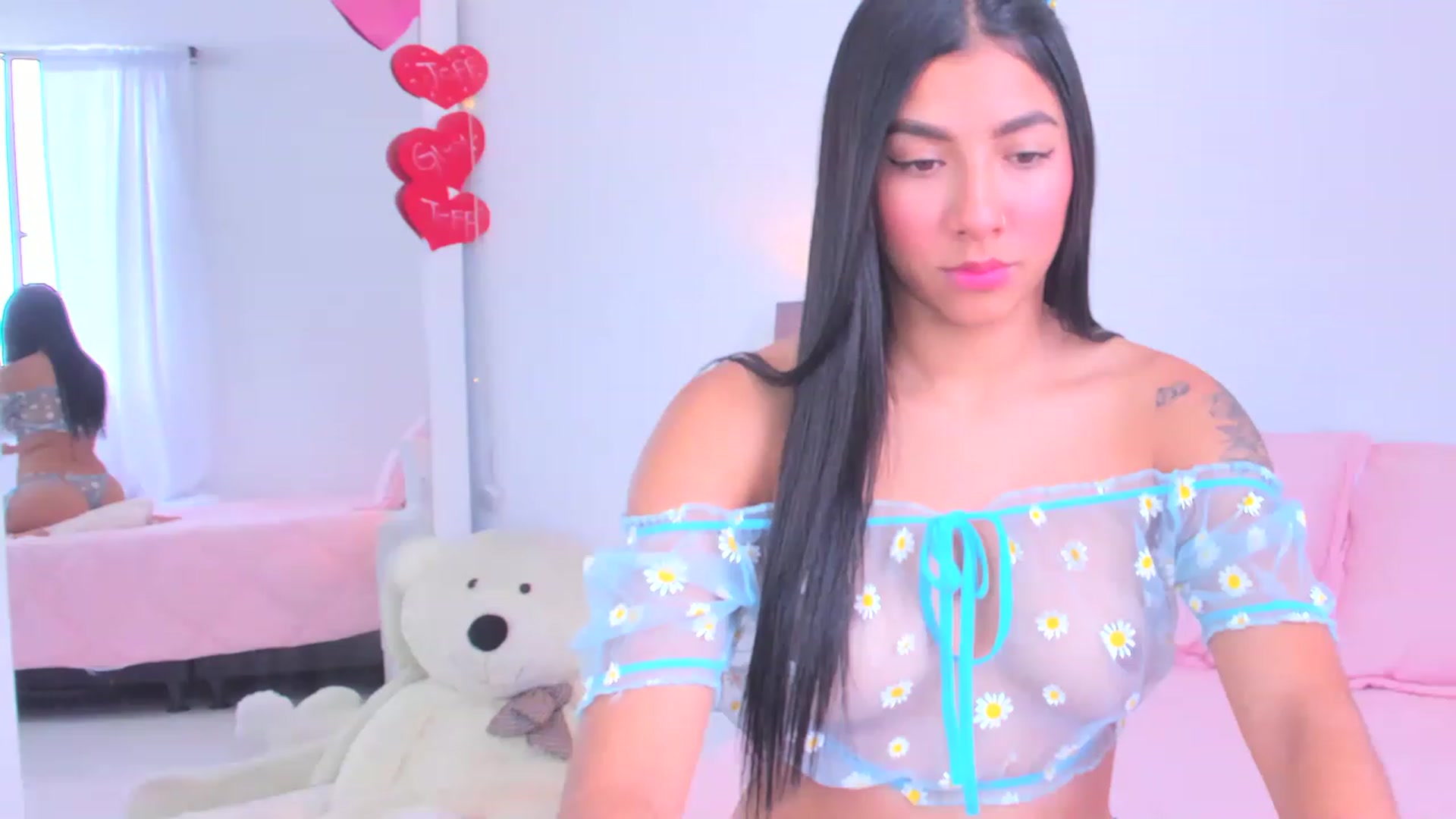 Gallery image thumbnail from Danna___'s myfreecams stream on, 04/19/2023, 15:09 image 6 of 20