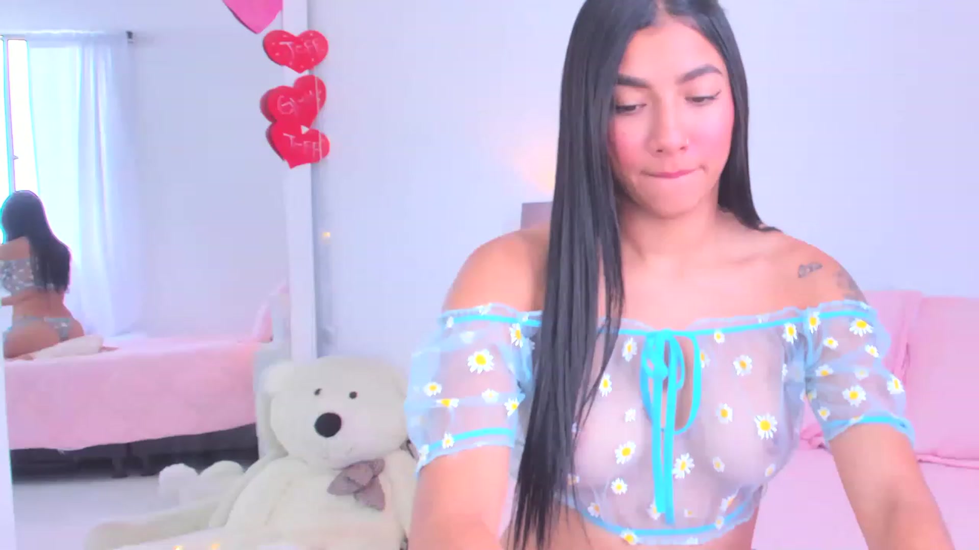 Gallery image thumbnail from Danna___'s myfreecams stream on, 04/19/2023, 15:09 image 4 of 20