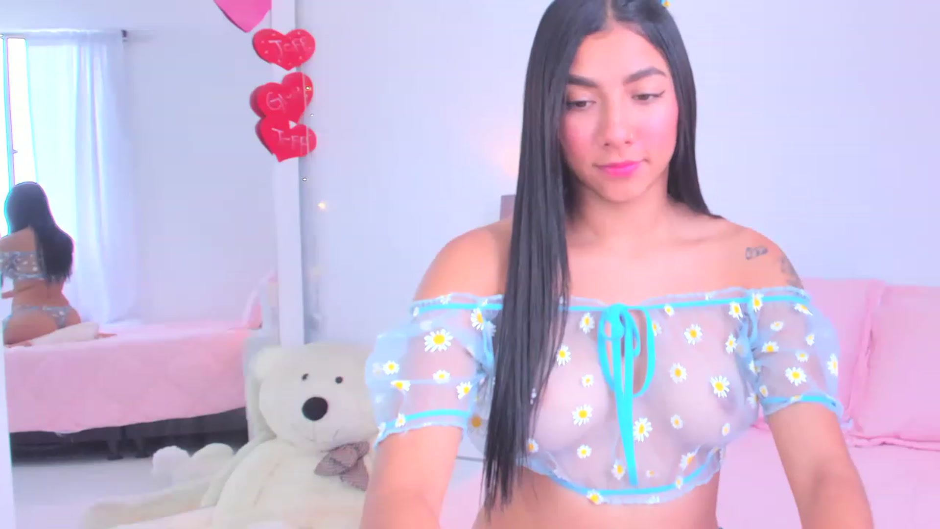 Gallery image thumbnail from Danna___'s myfreecams stream on, 04/19/2023, 15:09 image 5 of 20