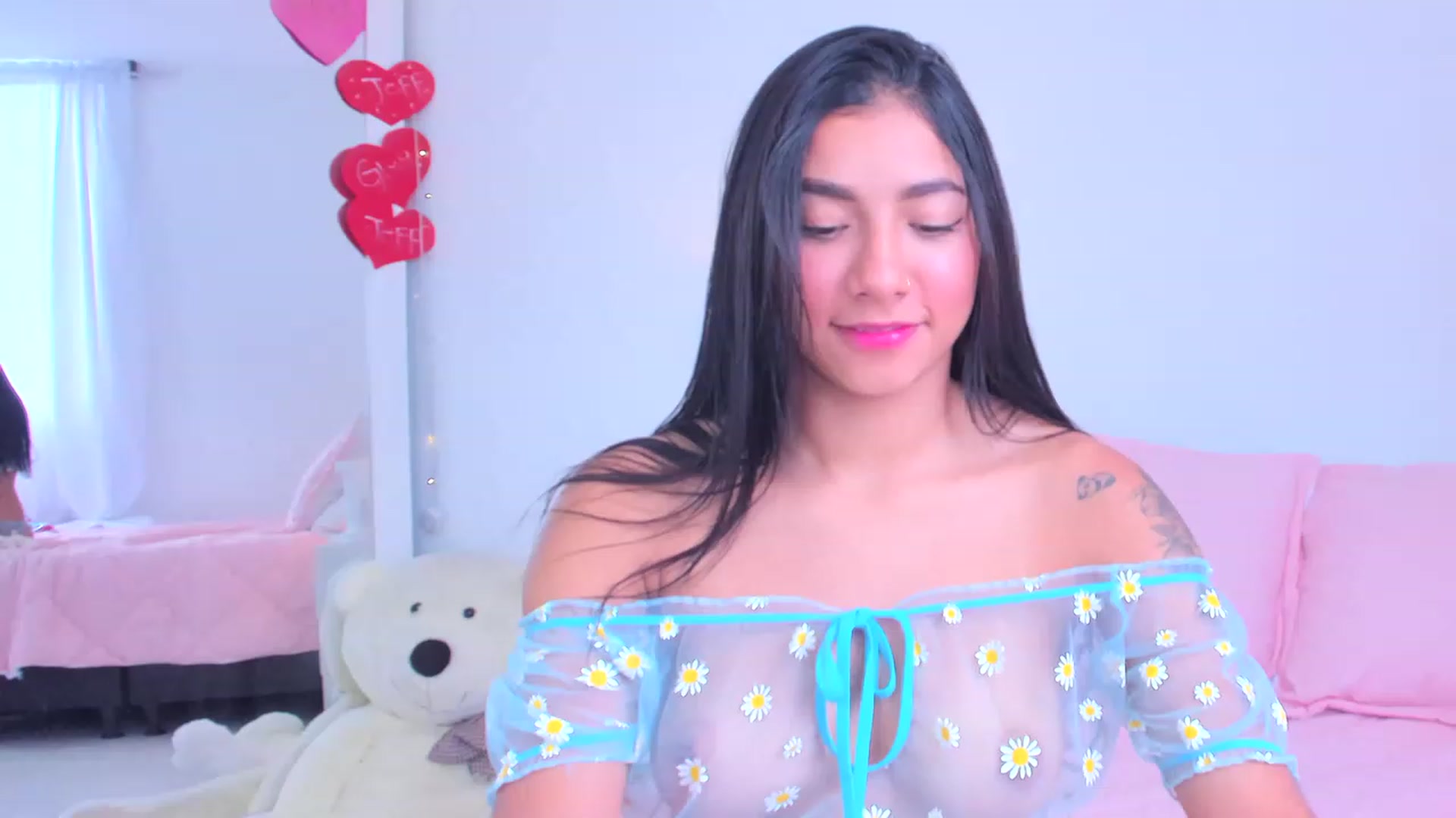 Gallery image thumbnail from Danna___'s myfreecams stream on, 04/19/2023, 16:50 image 17 of 20