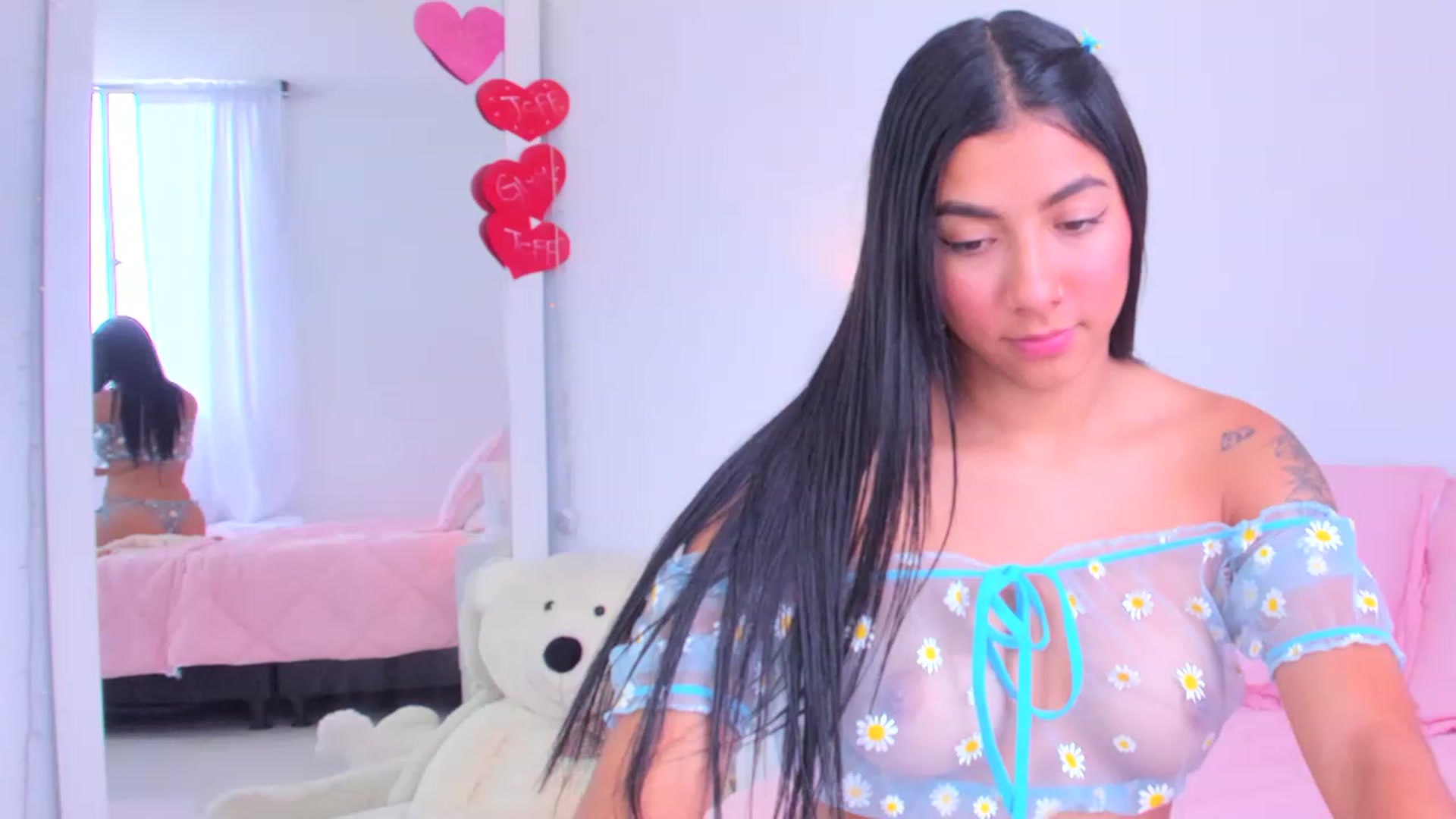 Gallery image thumbnail from Danna___'s myfreecams stream on, 04/19/2023, 16:50 image 4 of 20