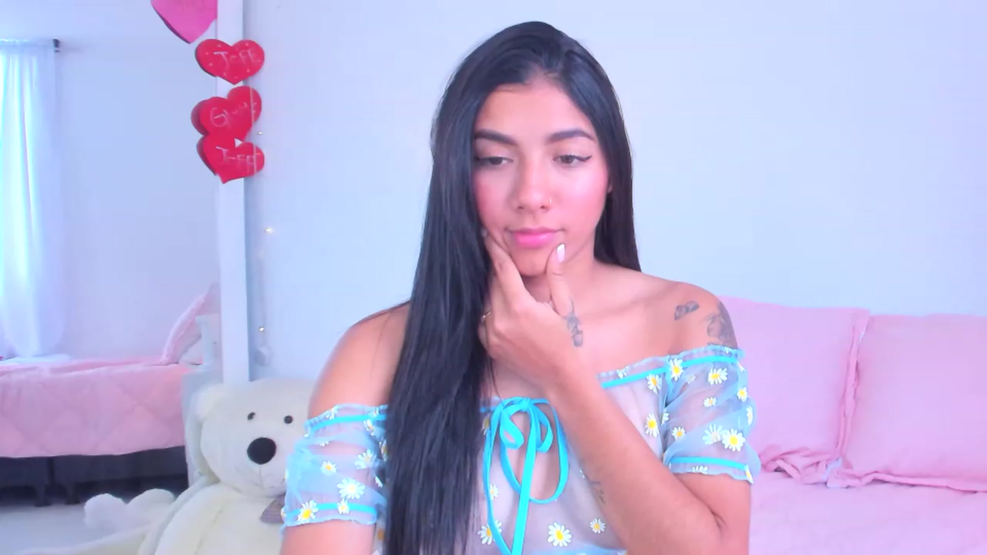 Gallery image thumbnail from Danna___'s myfreecams stream on, 04/19/2023, 16:50 image 14 of 20
