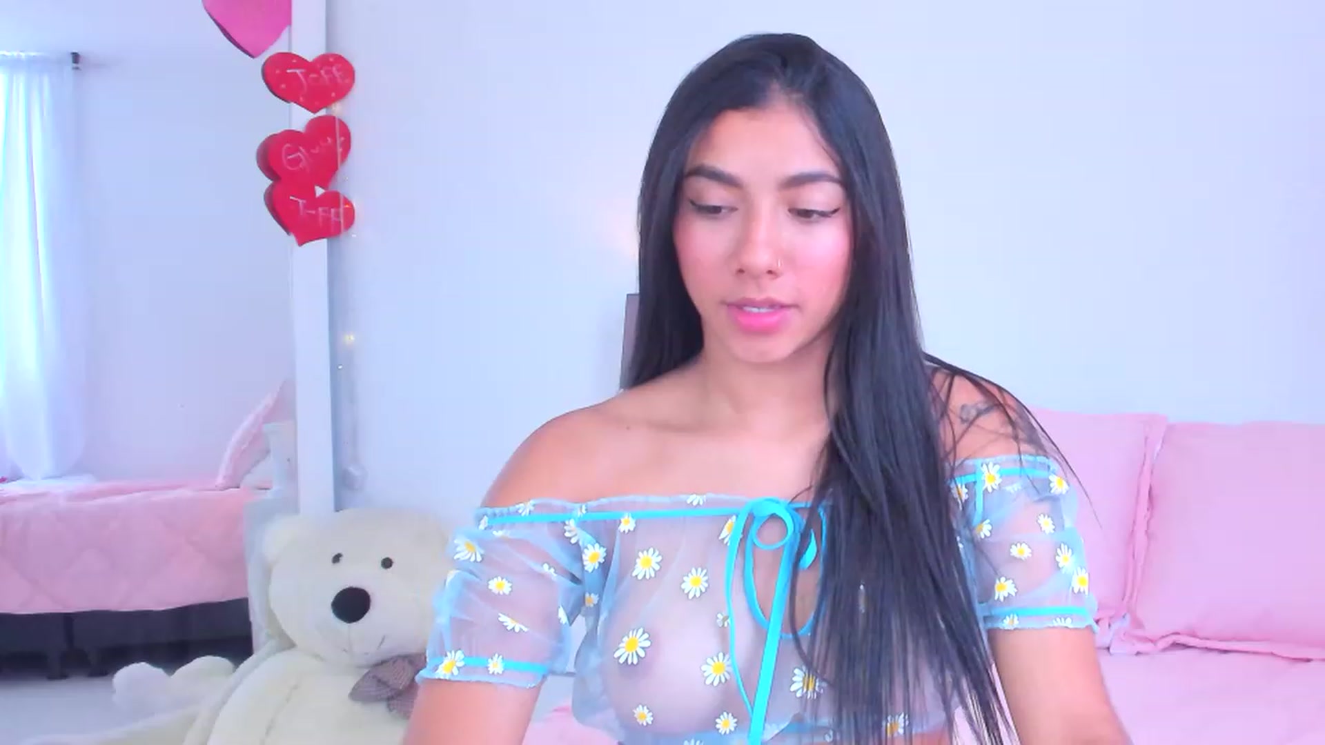 Gallery image thumbnail from Danna___'s myfreecams stream on, 04/19/2023, 16:50 image 12 of 20