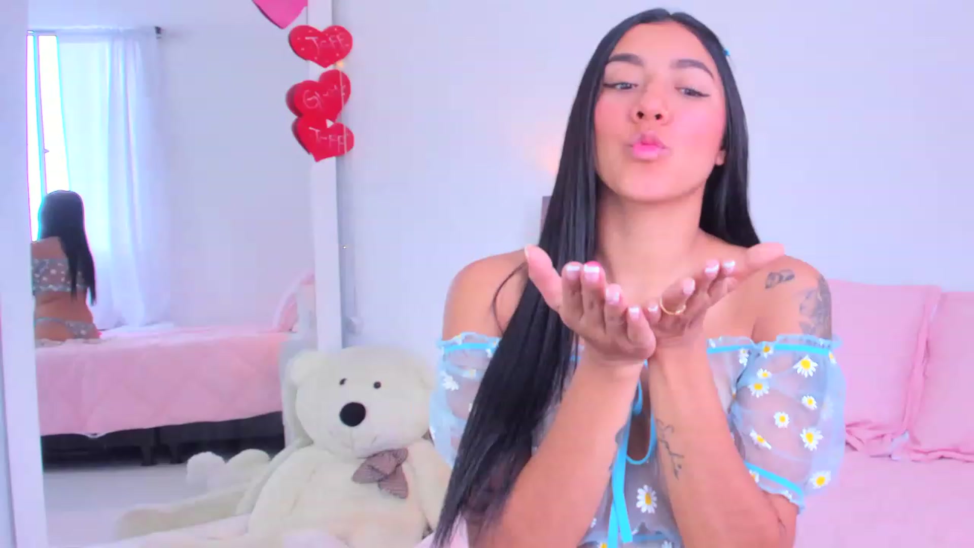 Gallery image thumbnail from Danna___'s myfreecams stream on, 04/19/2023, 16:50 image 1 of 20