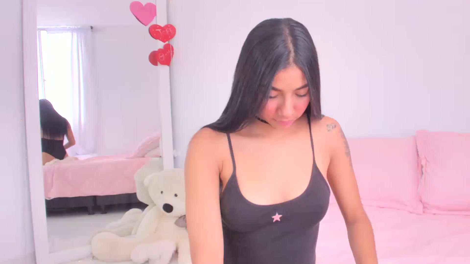 Gallery image thumbnail from Danna___'s myfreecams stream on, 04/21/2023, 16:21 image 12 of 20