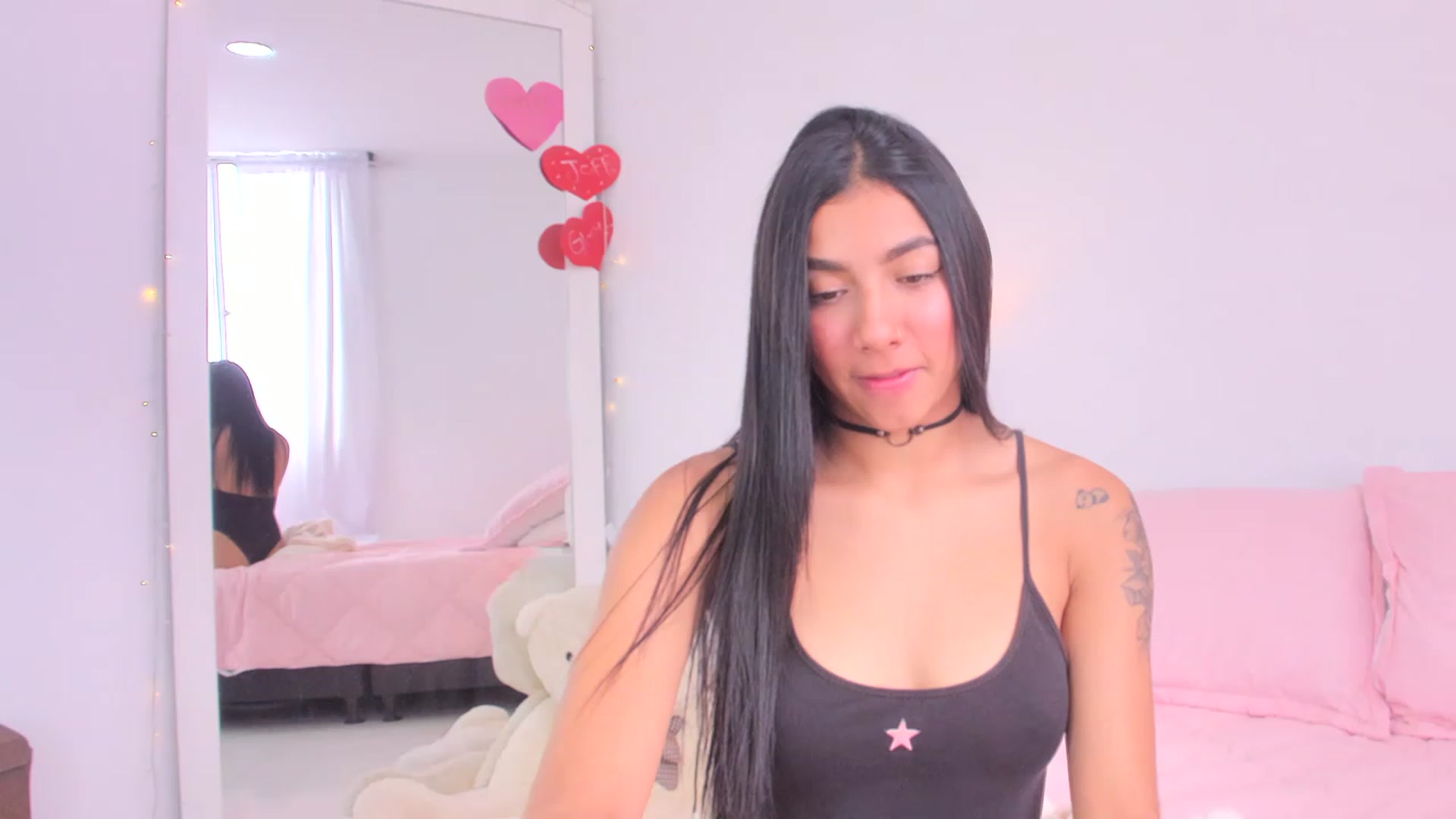 Gallery image thumbnail from Danna___'s myfreecams stream on, 04/21/2023, 16:21 image 4 of 20
