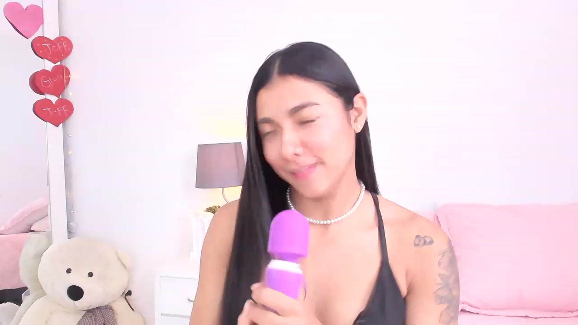 Gallery image thumbnail from Danna___'s myfreecams stream on, 04/22/2023, 18:03 image 15 of 20