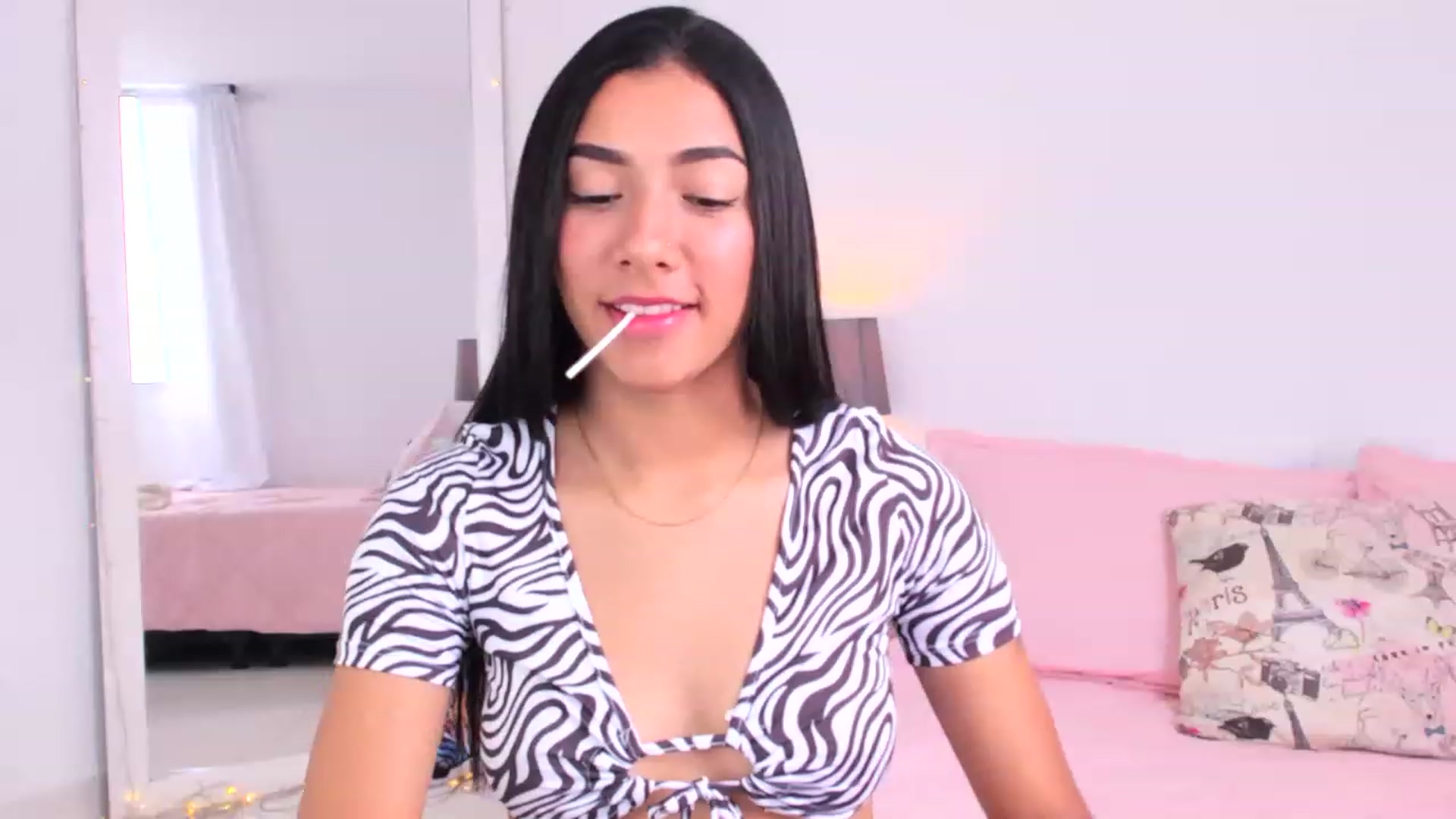 Gallery image thumbnail from Danna___'s myfreecams stream on, 05/08/2023, 17:11 image 10 of 20