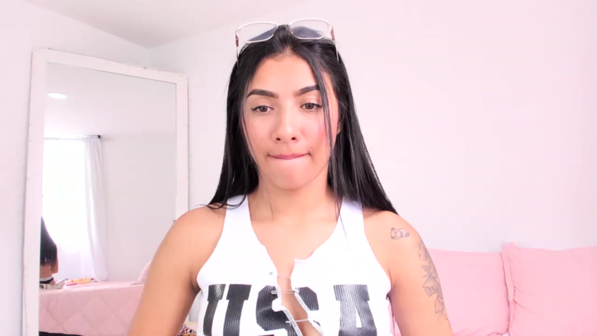 Gallery image thumbnail from Danna___'s myfreecams stream on, 05/12/2023, 17:04 image 19 of 20