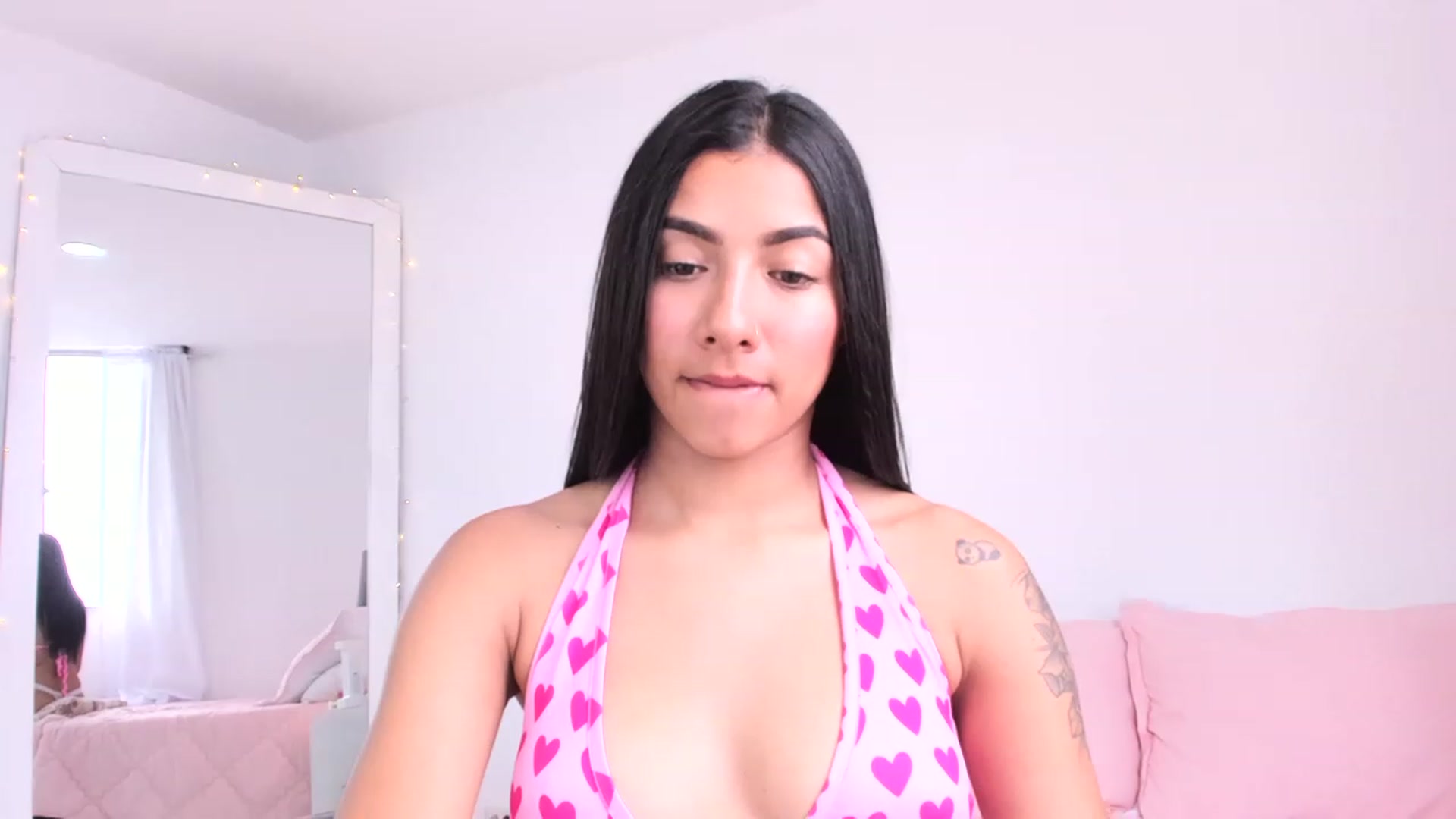 Gallery image thumbnail from Danna___'s myfreecams stream on, 05/13/2023, 17:02 image 11 of 20