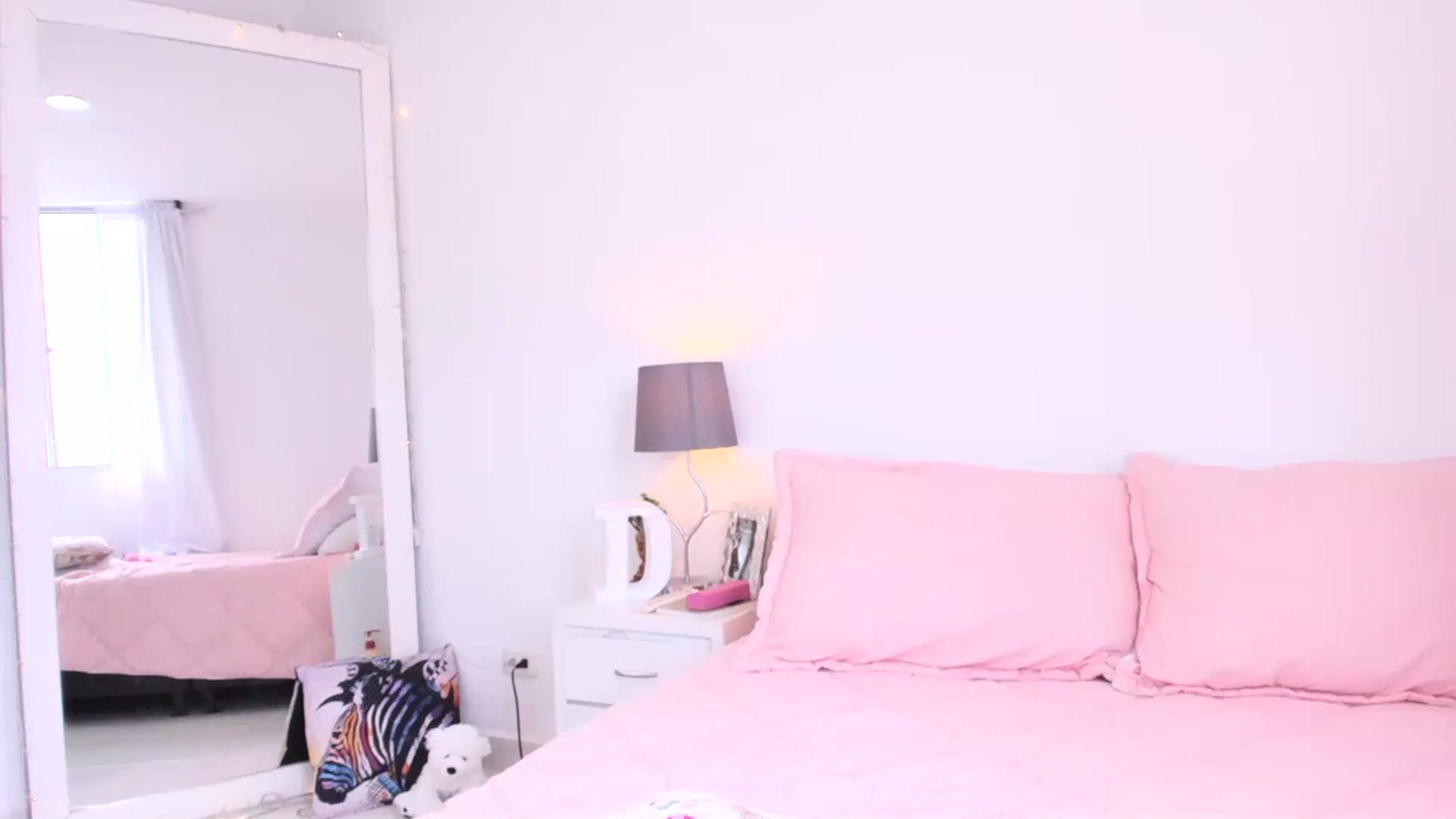 Gallery image thumbnail from Danna___'s myfreecams stream on, 05/13/2023, 17:02 image 15 of 20