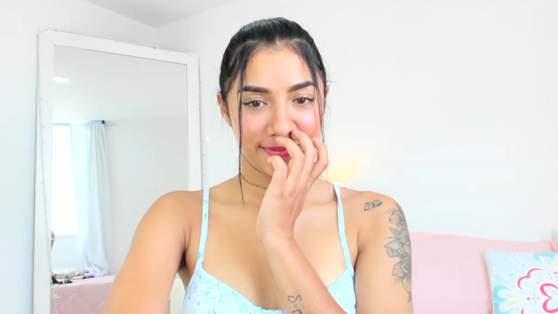 Gallery image thumbnail from Danna___'s myfreecams stream on, 05/17/2023, 16:33 image 16 of 20