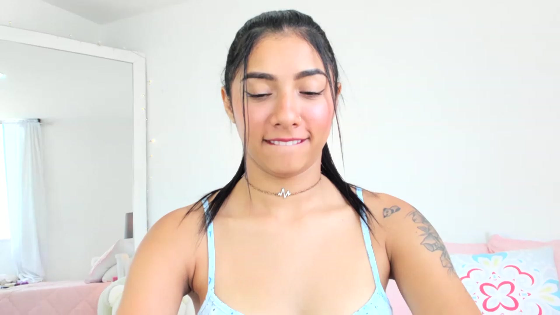 Gallery image thumbnail from Danna___'s myfreecams stream on, 05/17/2023, 16:33 image 19 of 20