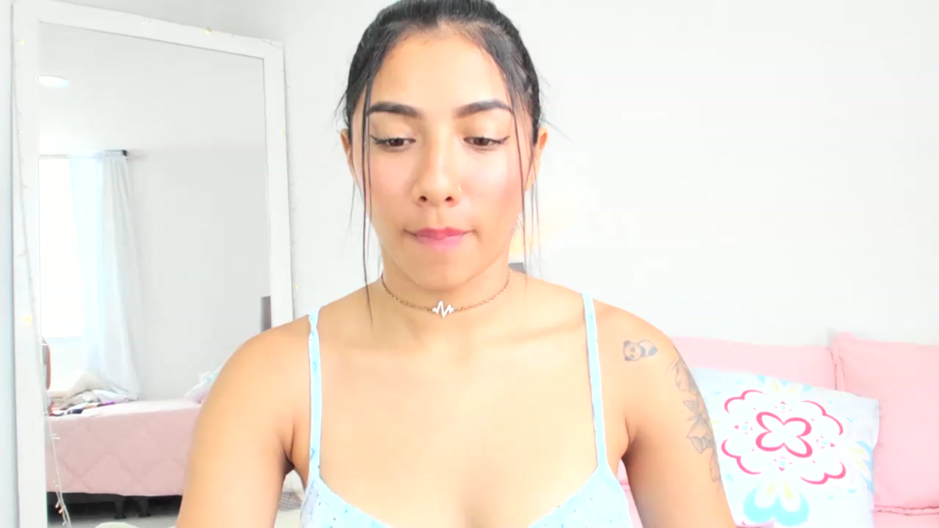Gallery image thumbnail from Danna___'s myfreecams stream on, 05/17/2023, 17:02 image 15 of 20