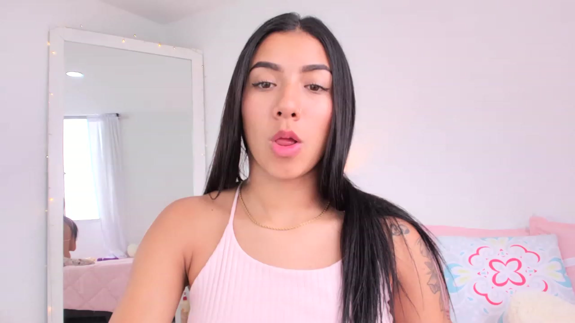 Gallery image thumbnail from Danna___'s myfreecams stream on, 05/19/2023, 16:45 image 17 of 20