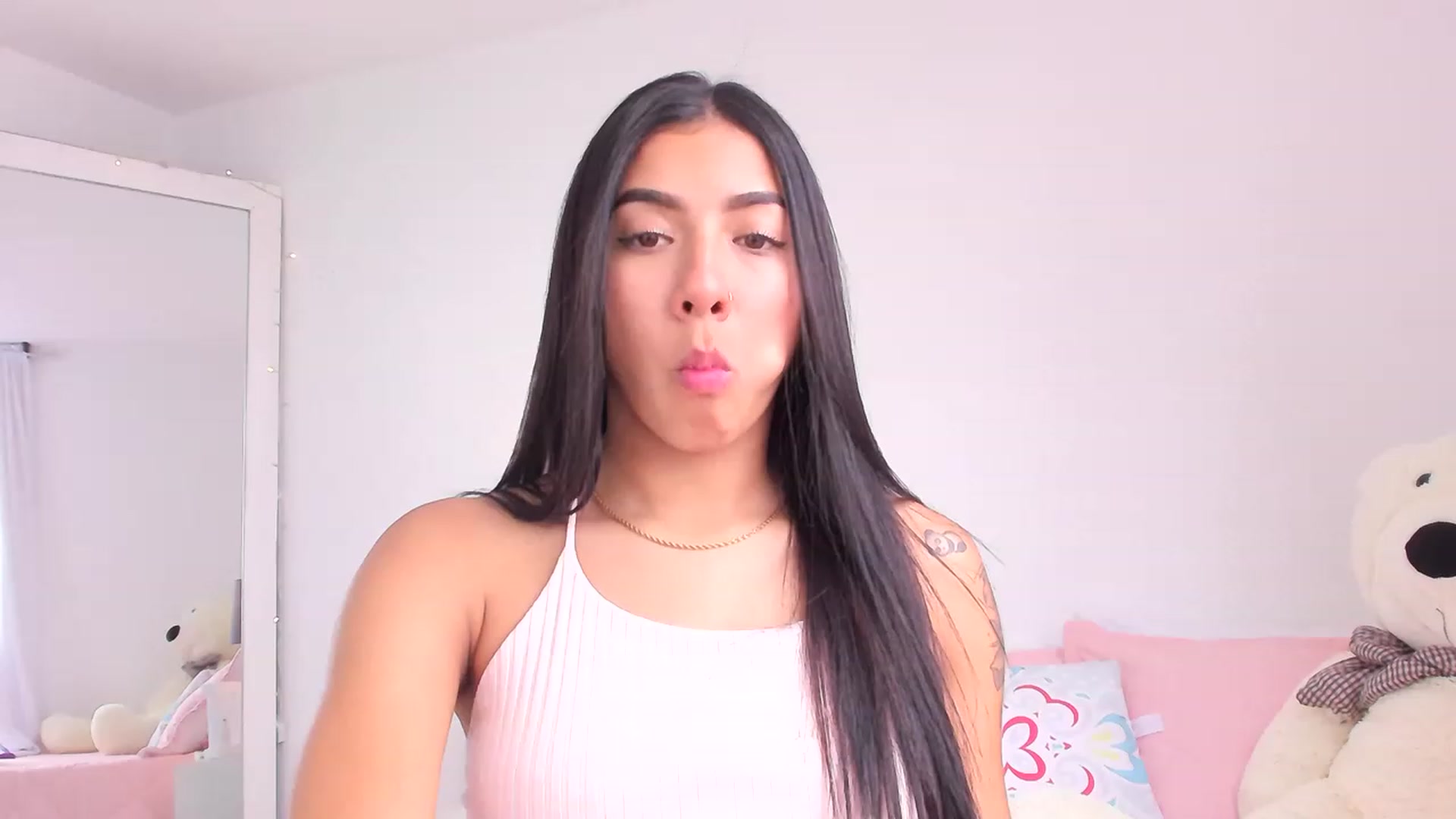 Gallery image thumbnail from Danna___'s myfreecams stream on, 05/19/2023, 16:45 image 6 of 20