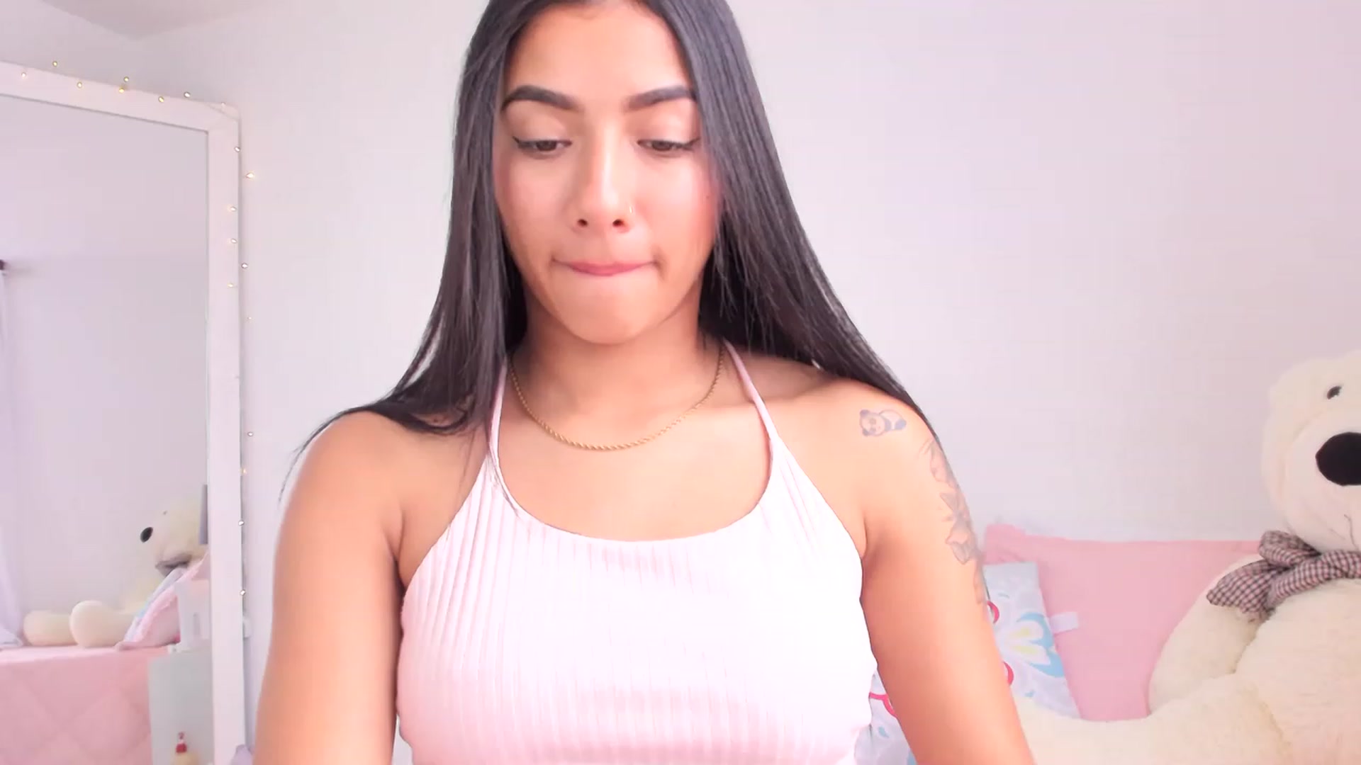 Gallery image thumbnail from Danna___'s myfreecams stream on, 05/19/2023, 16:45 image 5 of 20