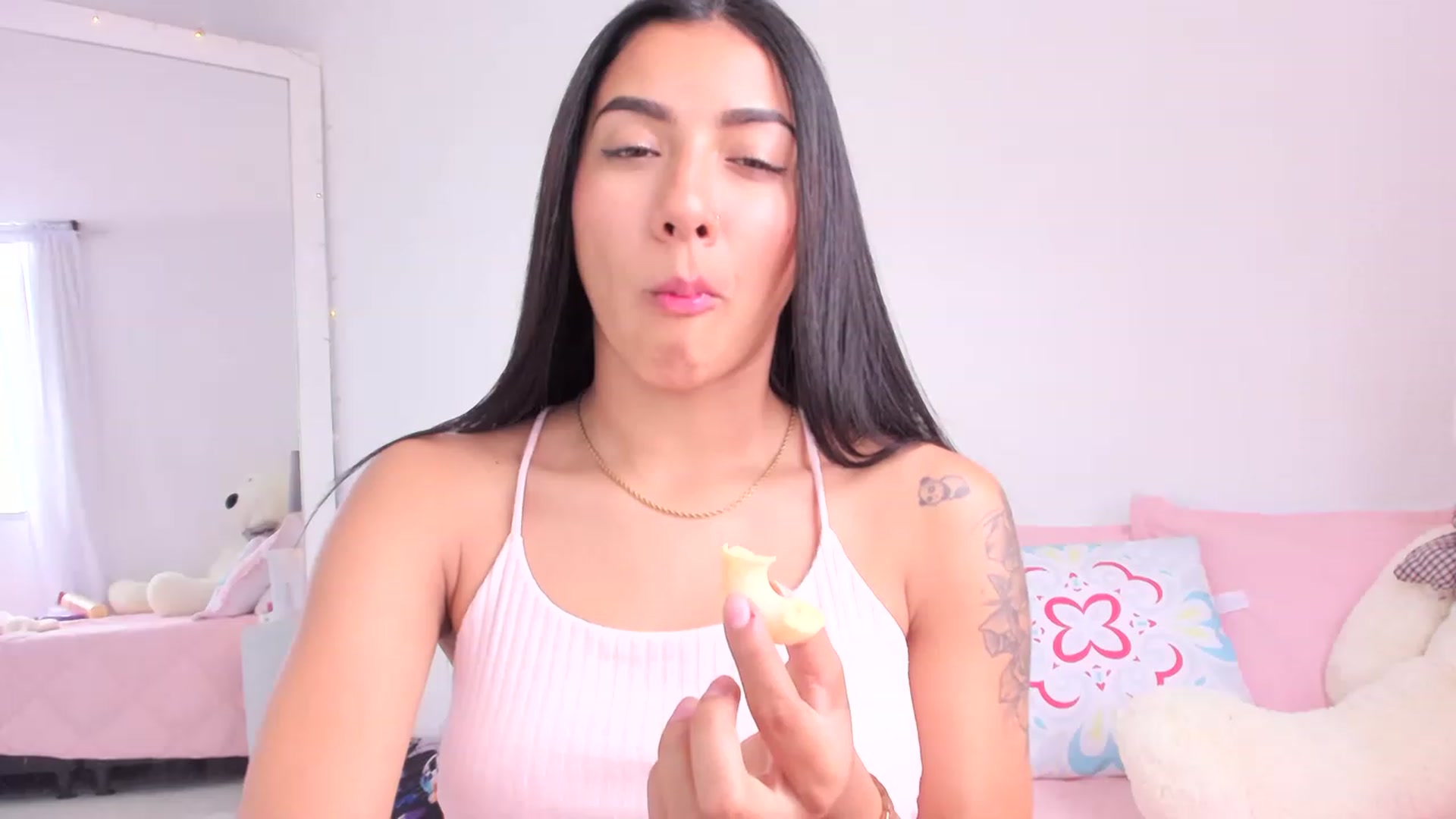 Gallery image thumbnail from Danna___'s myfreecams stream on, 05/19/2023, 17:02 image 16 of 20