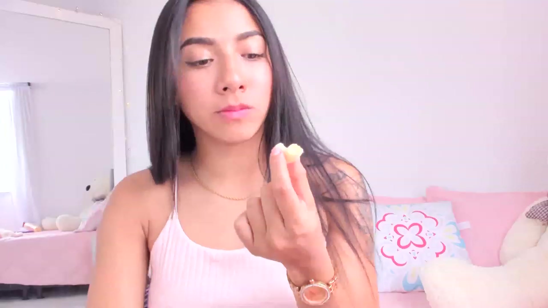 Gallery image thumbnail from Danna___'s myfreecams stream on, 05/19/2023, 17:02 image 19 of 20