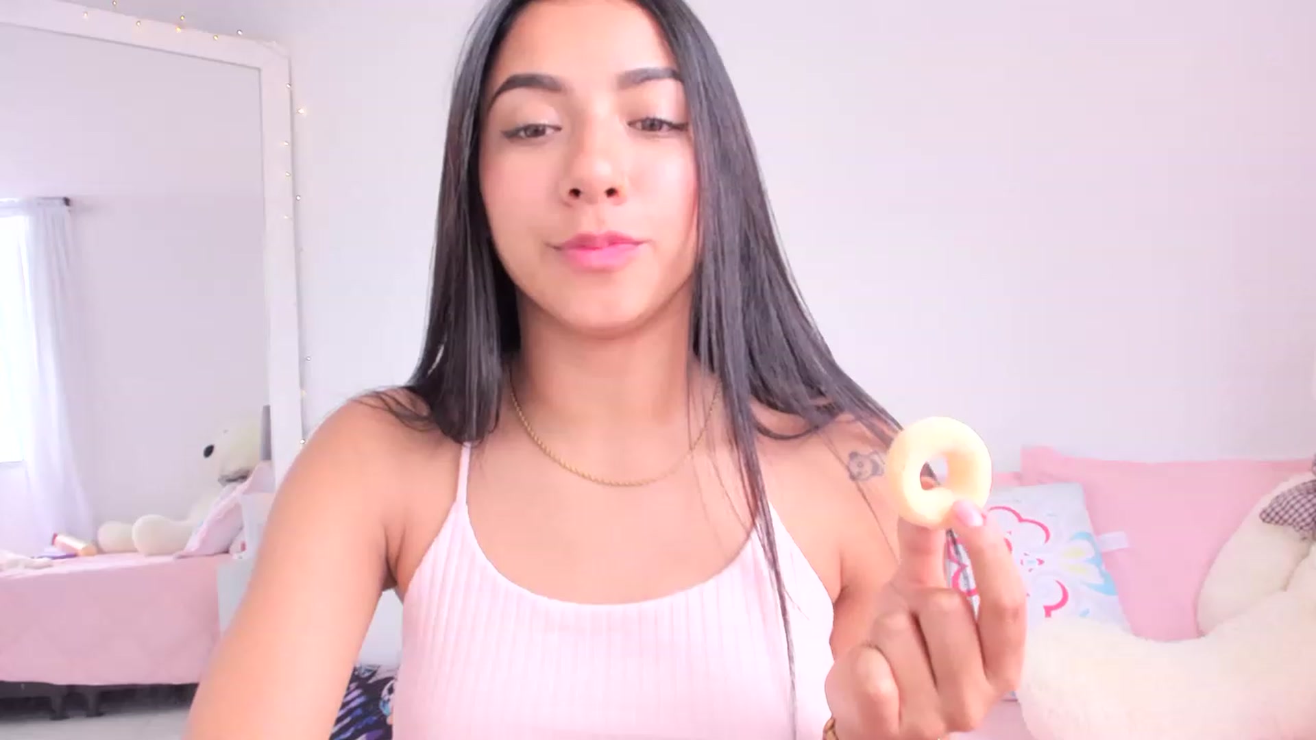 Gallery image thumbnail from Danna___'s myfreecams stream on, 05/19/2023, 17:02 image 18 of 20