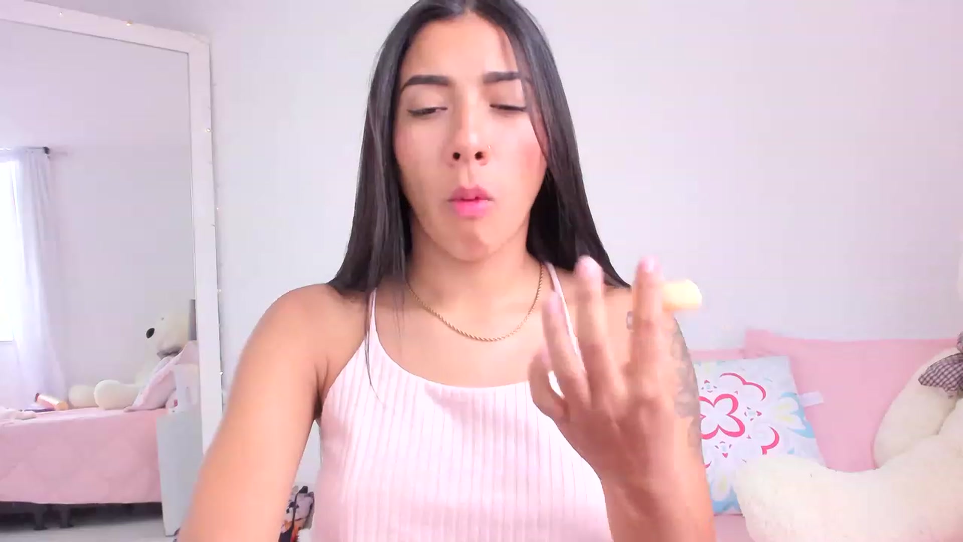 Gallery image thumbnail from Danna___'s myfreecams stream on, 05/19/2023, 17:02 image 8 of 20
