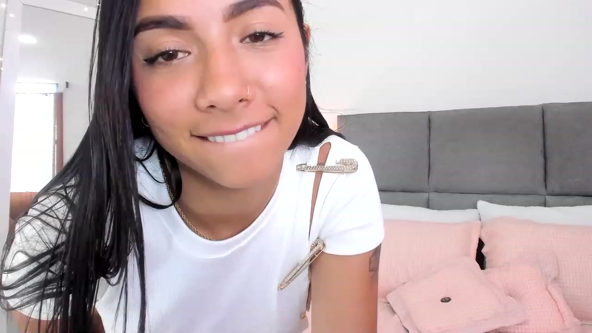 Gallery image thumbnail from Danna___'s myfreecams stream on, 06/13/2023, 17:22 image 16 of 20