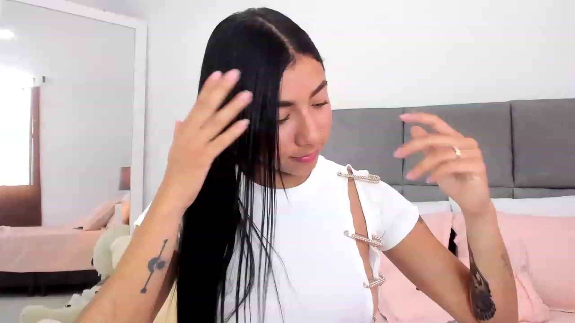 Gallery image thumbnail from Danna___'s myfreecams stream on, 06/13/2023, 17:22 image 5 of 20