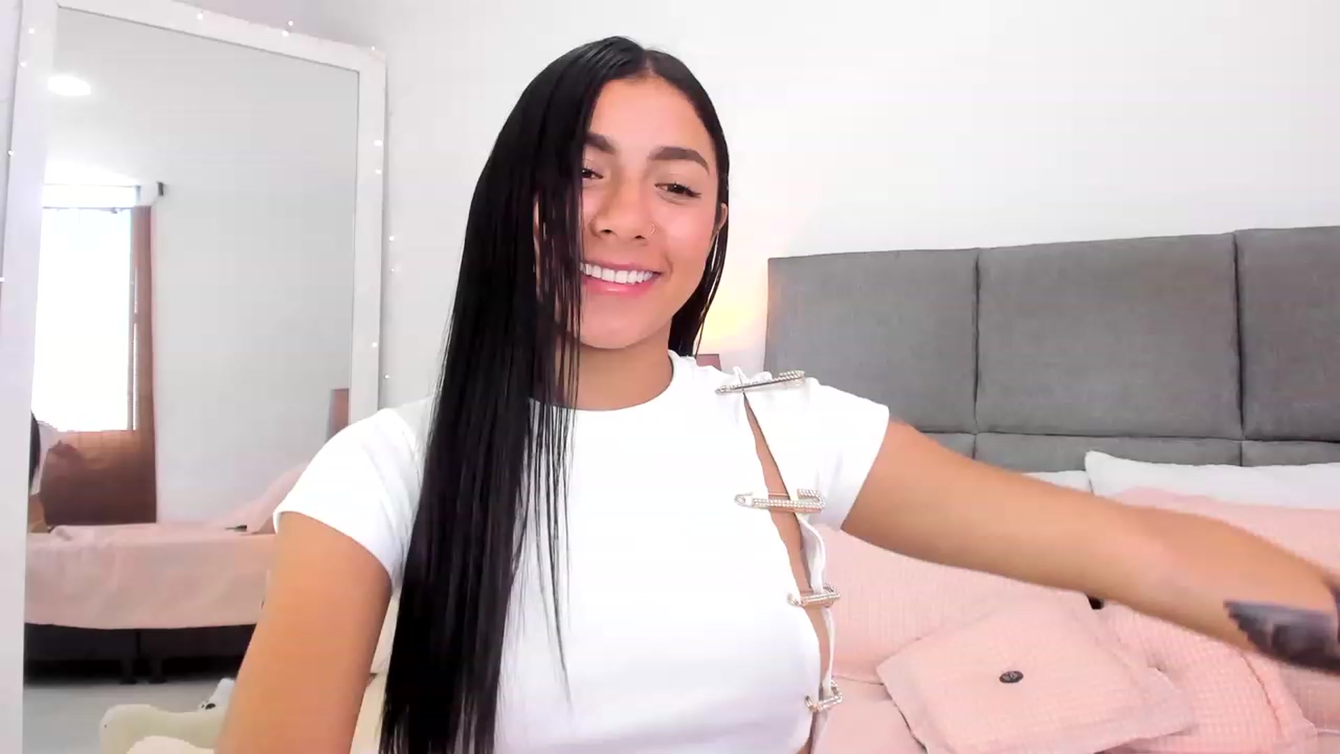 Gallery image thumbnail from Danna___'s myfreecams stream on, 06/13/2023, 17:22 image 9 of 20
