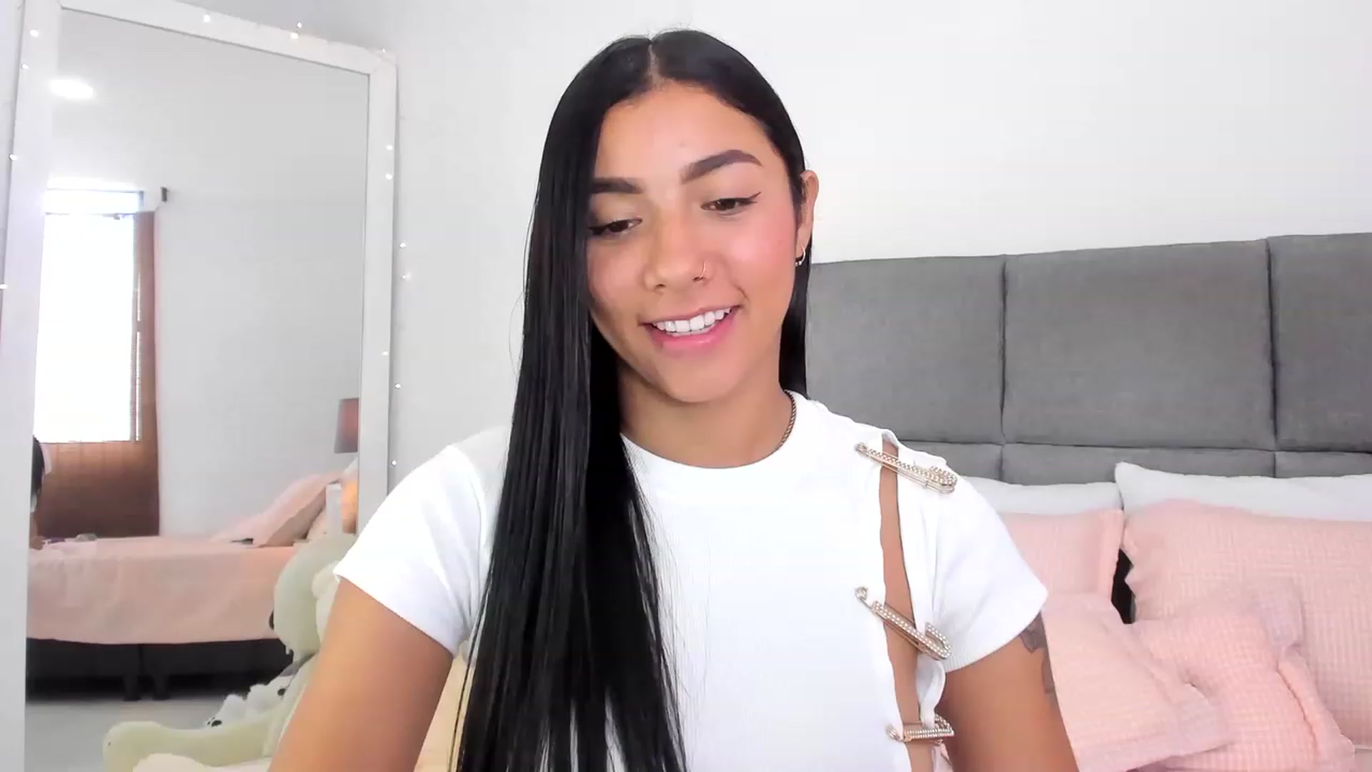 Gallery image thumbnail from Danna___'s myfreecams stream on, 06/13/2023, 17:22 image 15 of 20