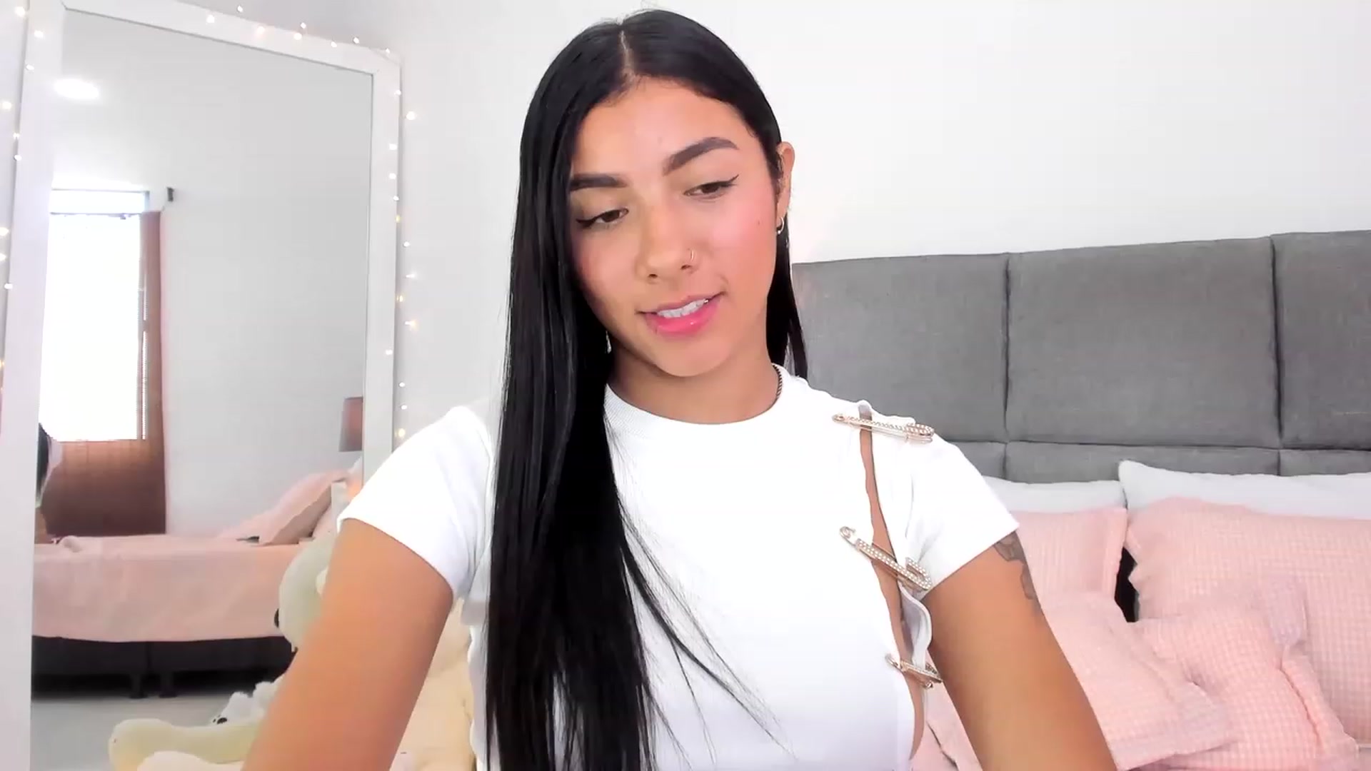Gallery image thumbnail from Danna___'s myfreecams stream on, 06/13/2023, 17:22 image 8 of 20