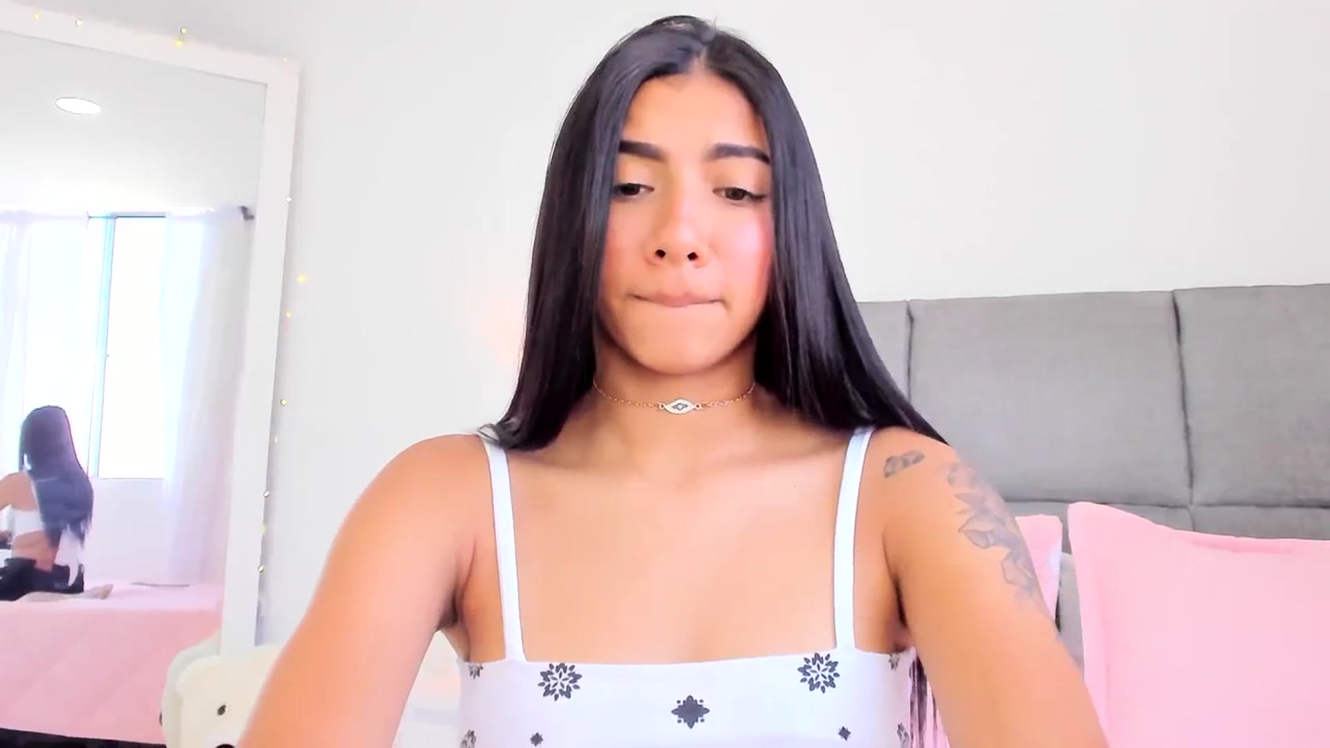 Gallery image thumbnail from Danna___'s myfreecams stream on, 08/05/2023, 15:53 image 18 of 20