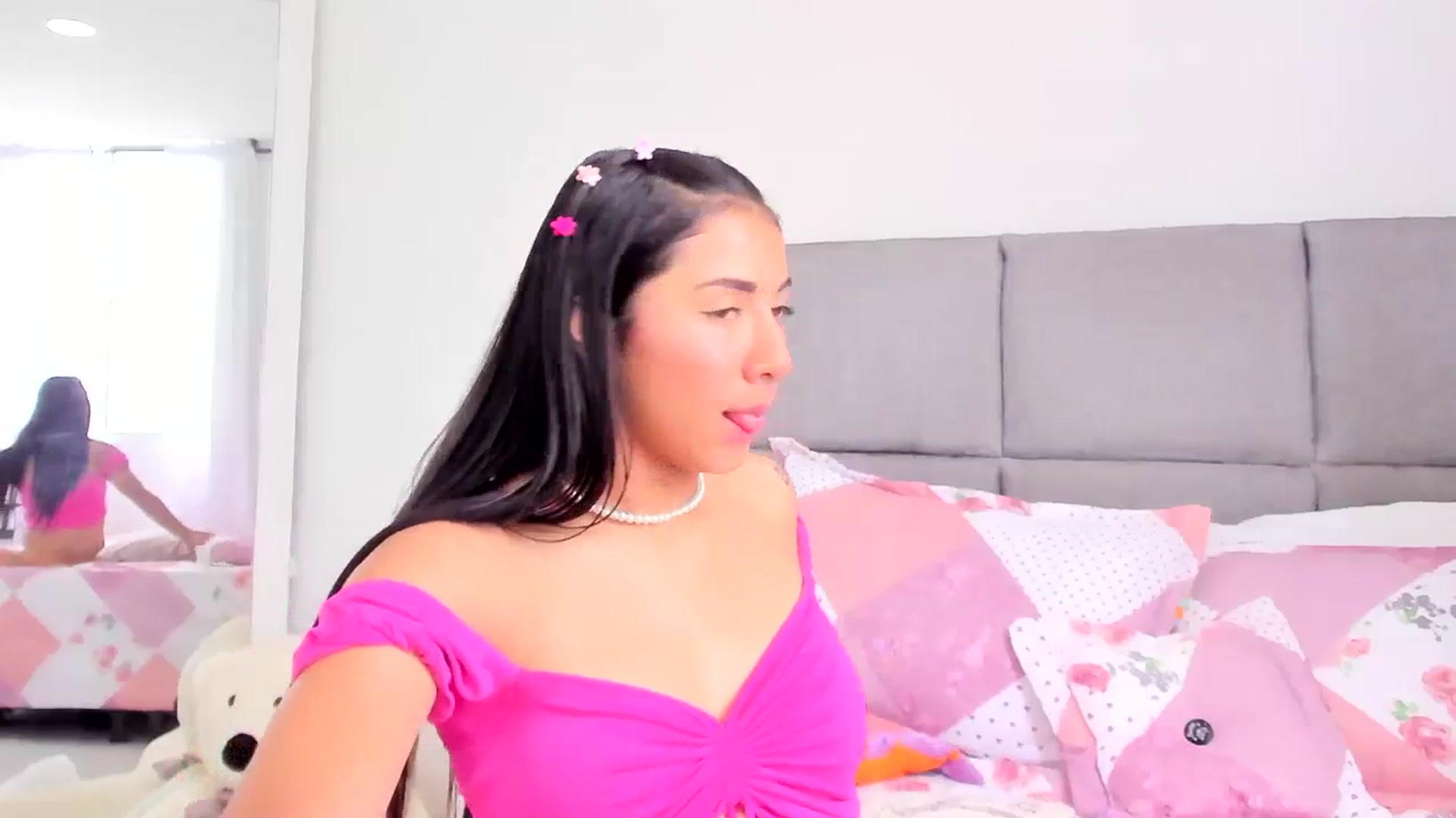 Gallery image thumbnail from Danna___'s myfreecams stream on, 08/17/2023, 18:02 image 18 of 20