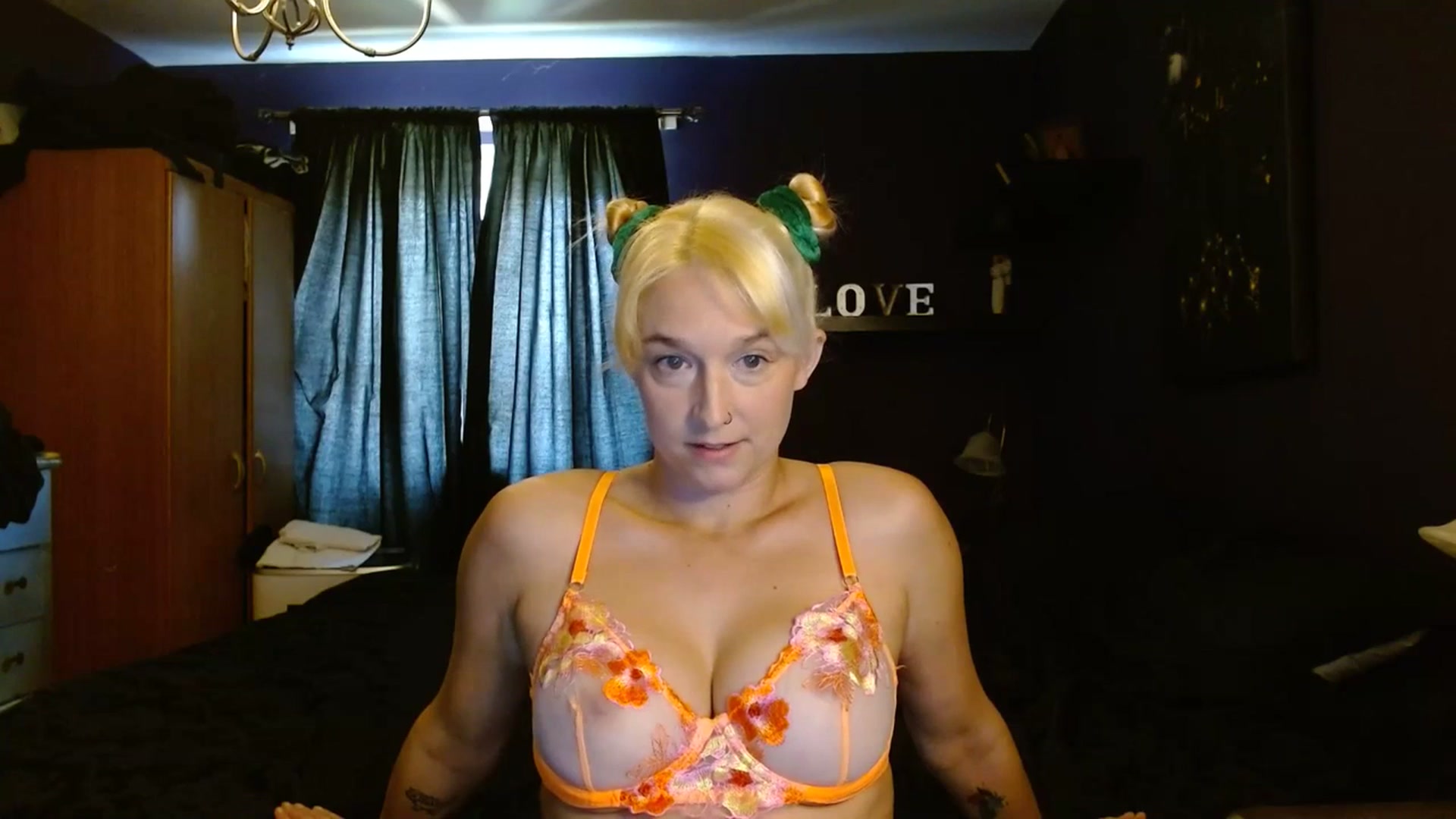 Gallery image thumbnail from DanniEvans's myfreecams stream on, 07/17/2023, 11:28 image 7 of 20