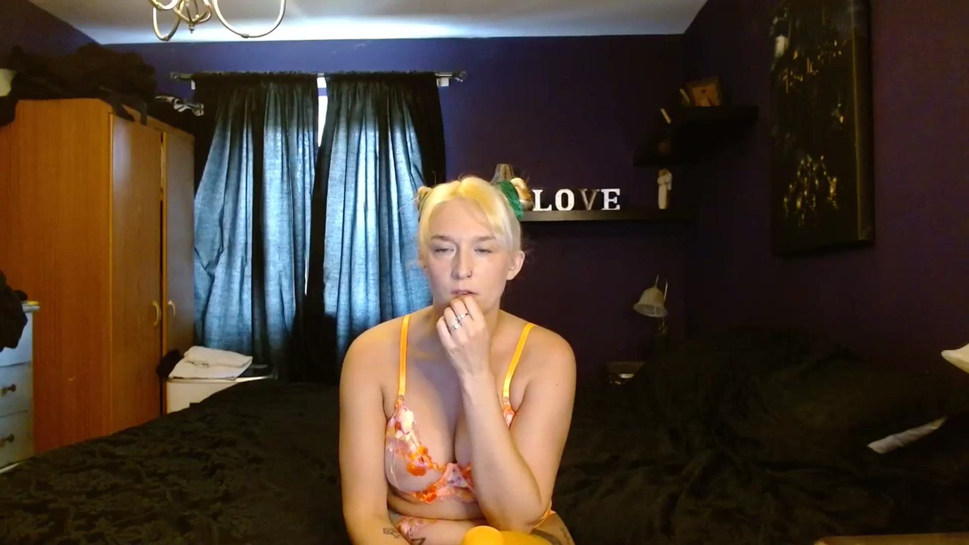 Gallery image thumbnail from DanniEvans's myfreecams stream on, 07/17/2023, 11:28 image 17 of 20