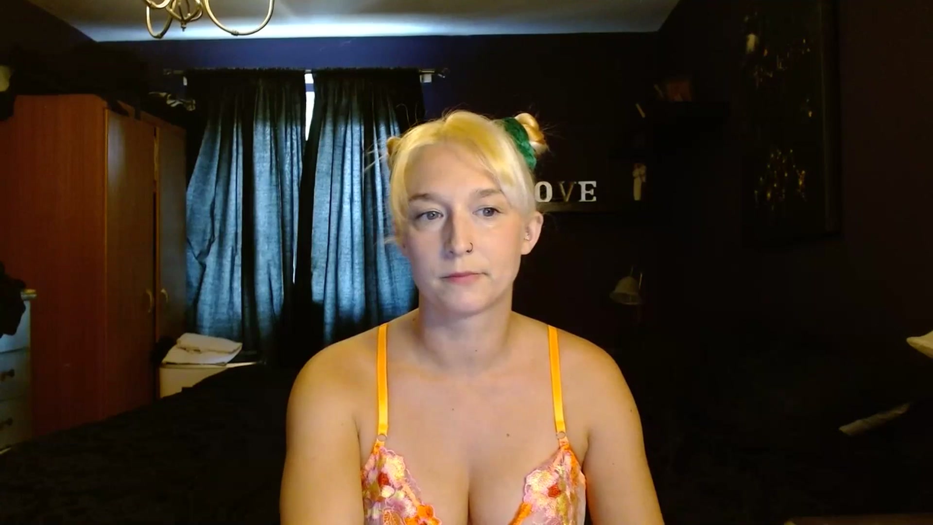 Gallery image thumbnail from DanniEvans's myfreecams stream on, 07/17/2023, 11:28 image 16 of 20