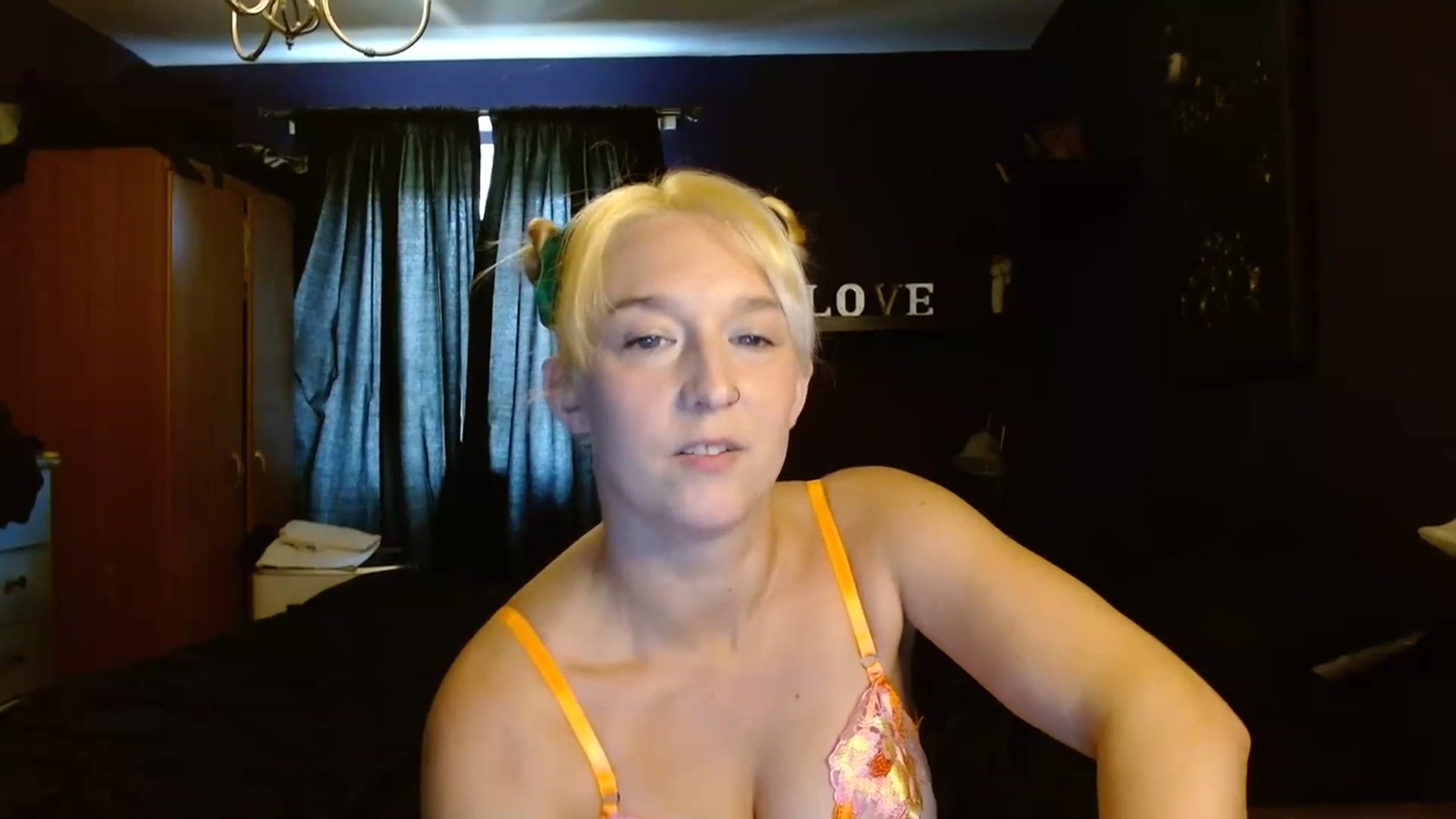 Gallery image thumbnail from DanniEvans's myfreecams stream on, 07/17/2023, 11:28 image 5 of 20