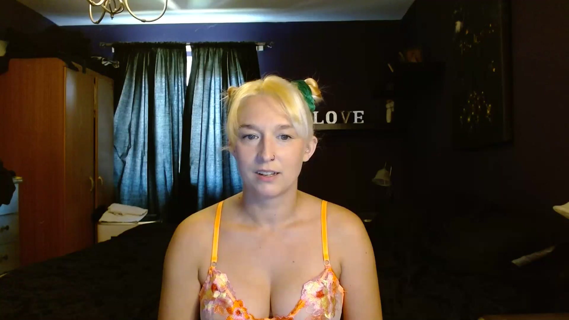 Gallery image thumbnail from DanniEvans's myfreecams stream on, 07/17/2023, 11:28 image 19 of 20