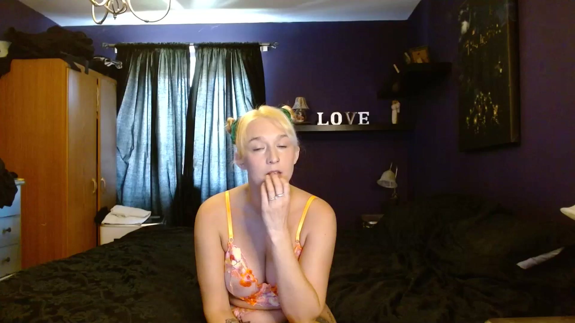 Gallery image thumbnail from DanniEvans's myfreecams stream on, 07/17/2023, 11:28 image 3 of 20