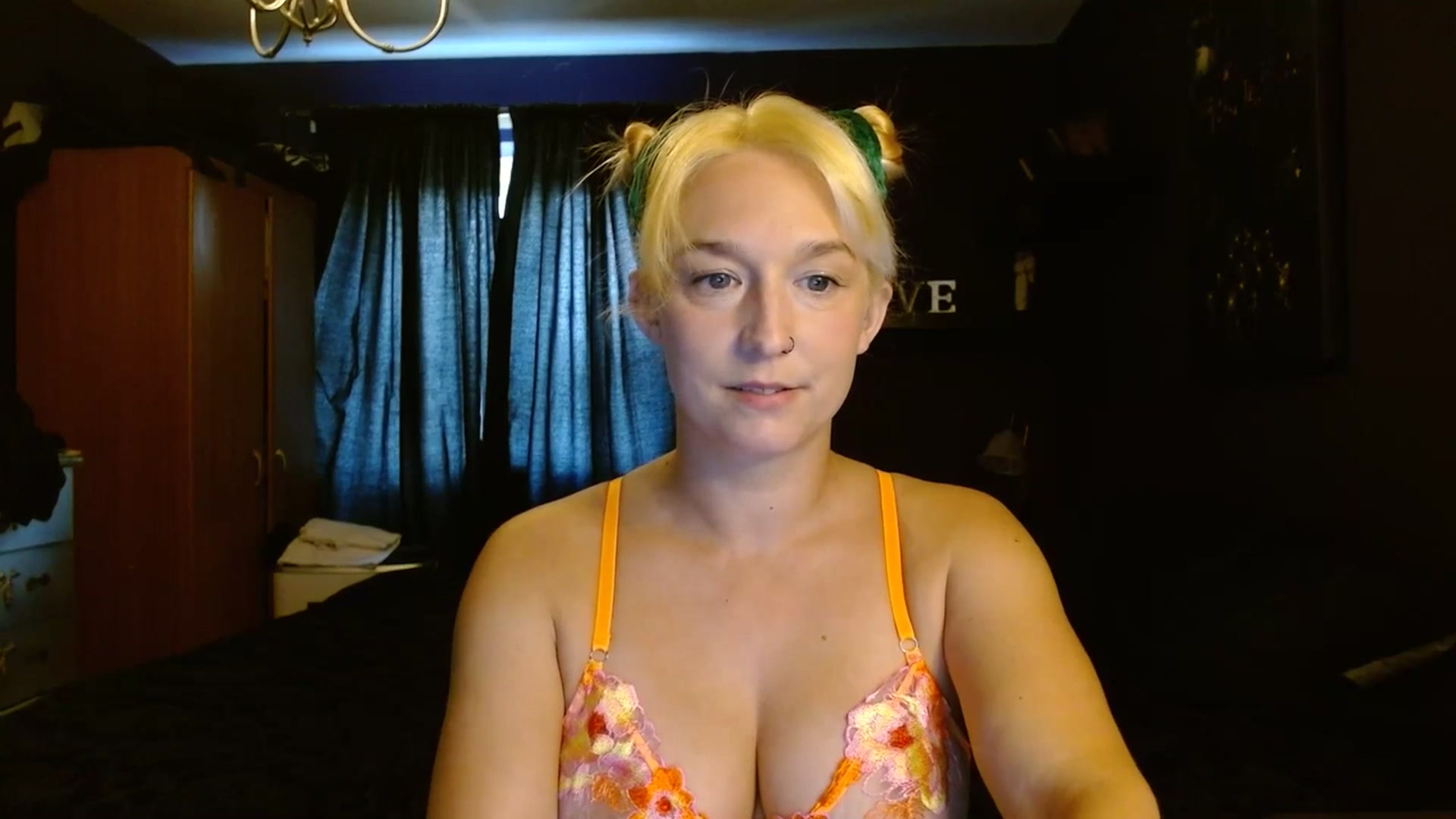 Gallery image thumbnail from DanniEvans's myfreecams stream on, 07/17/2023, 12:40 image 18 of 20